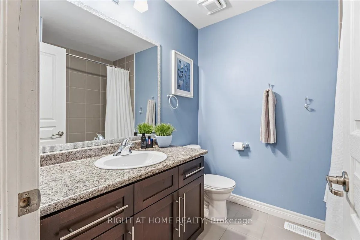 Photo 32 of 64 Royal Winter Drive, Hamilton, Binbrook — HOMEH