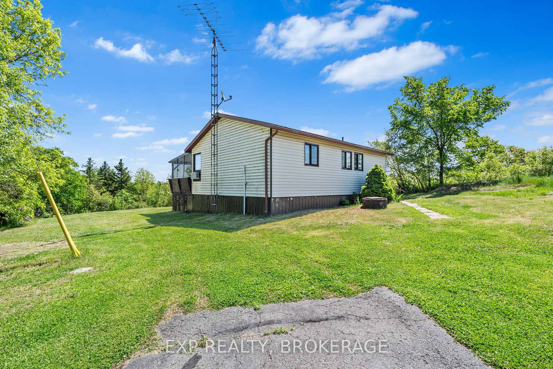 Photo 3 of 1944A-1944B Fish Creek Road, Frontenac, Frontenac South — HOMEH