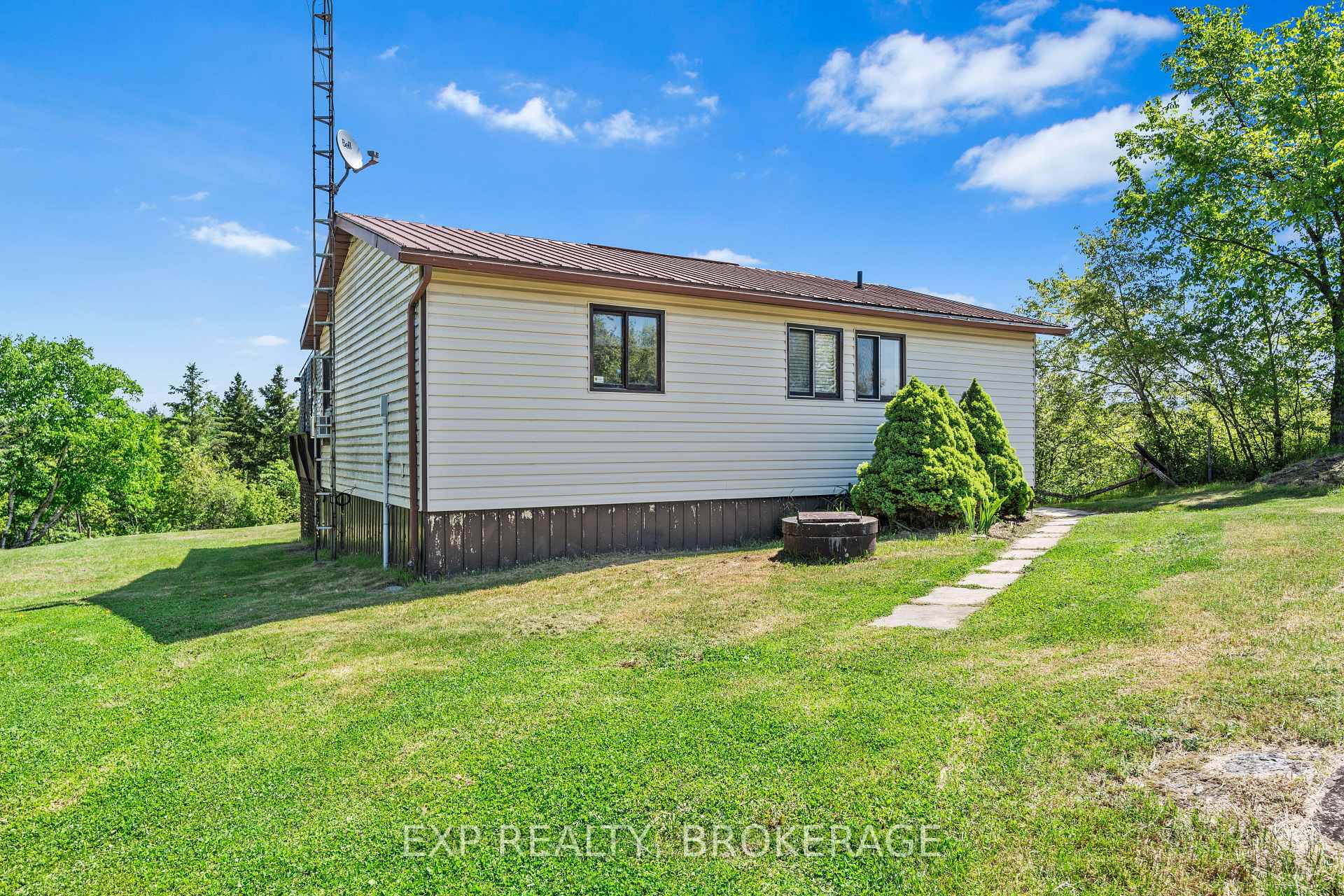 Photo 4 of 1944A-1944B Fish Creek Road, Frontenac, Frontenac South — HOMEH