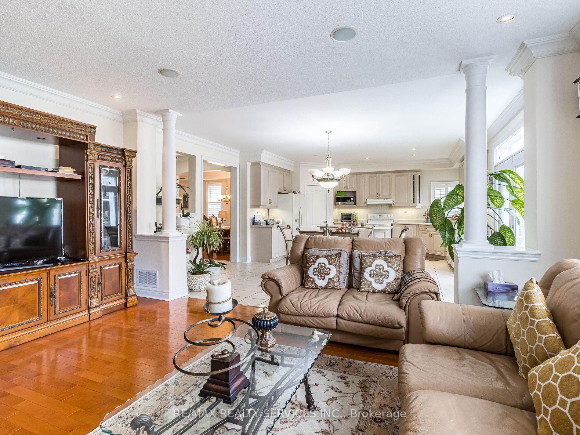 Photo 11 of 44 Trailhead Crescent, Brampton, Sandringham-Wellington — HOMEH