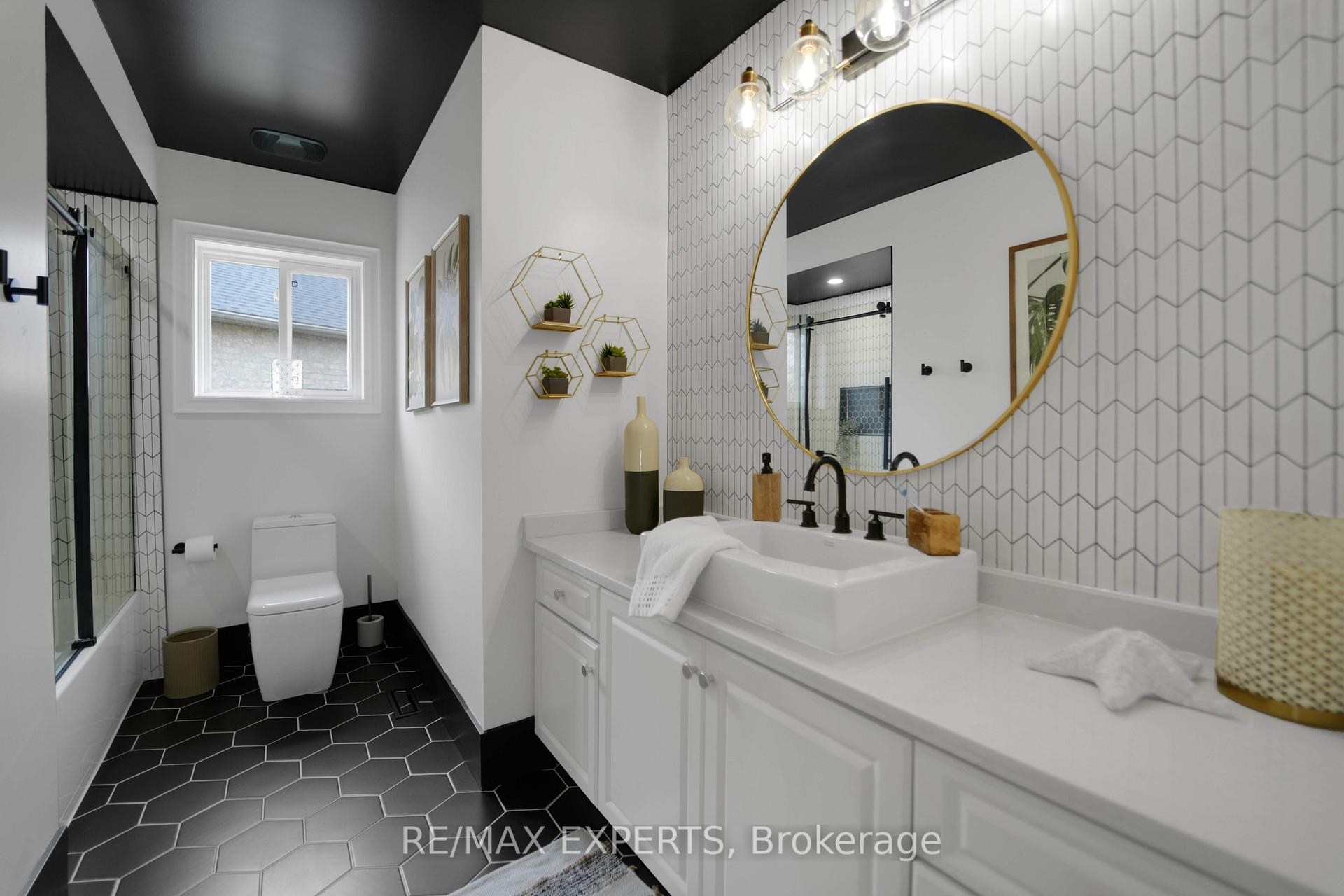 Photo 25 of 58 Bonistel Crescent, Brampton, Fletcher's Meadow — HOMEH