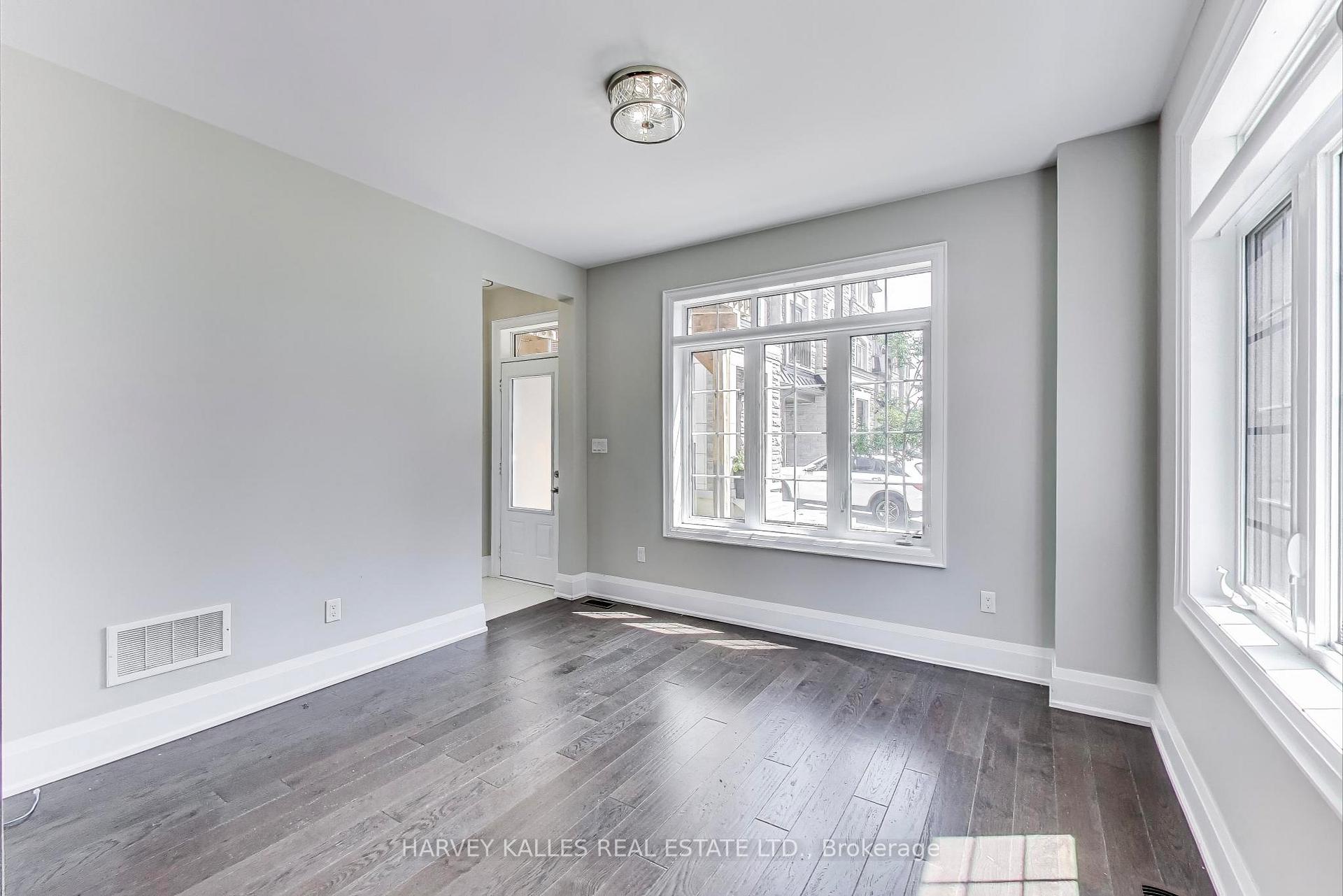 Photo 4 of 37 Ingleside Street, Vaughan, East Woodbridge — HOMEH
