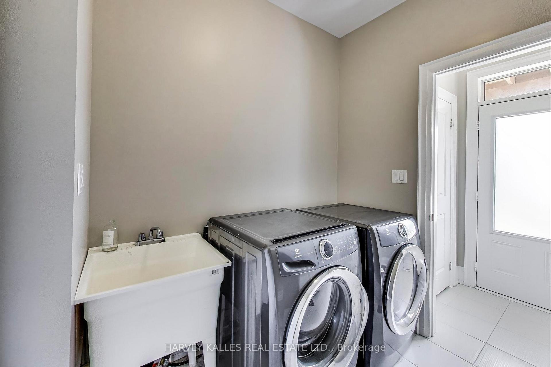 Photo 12 of 37 Ingleside Street, Vaughan, East Woodbridge — HOMEH