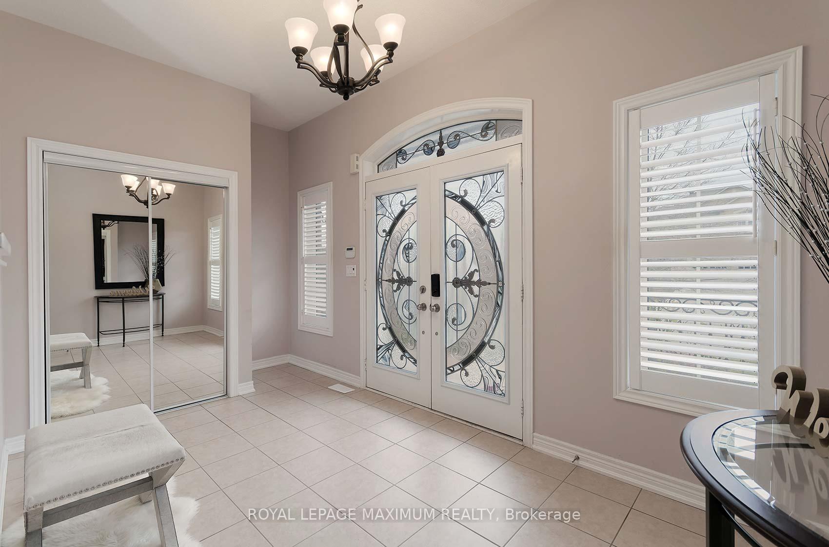 Photo 4 of 212 Ivy Glen Drive, Vaughan, Patterson — HOMEH