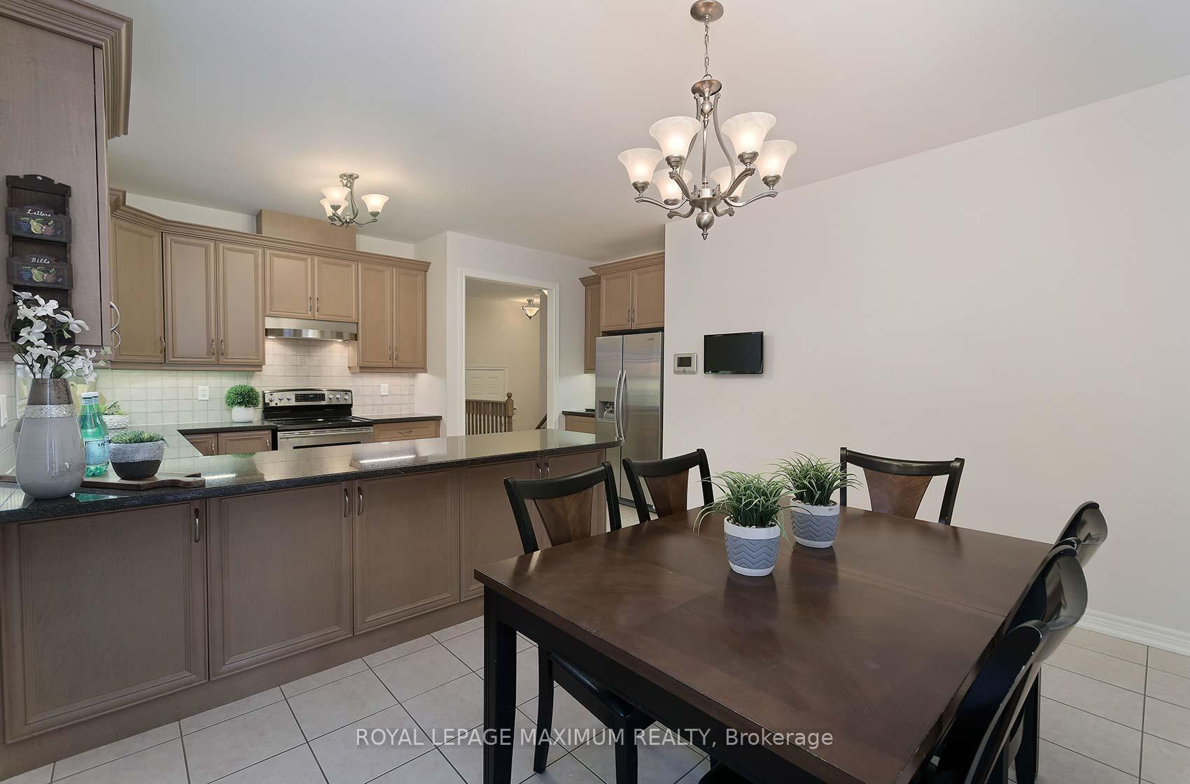 Photo 10 of 212 Ivy Glen Drive, Vaughan, Patterson — HOMEH