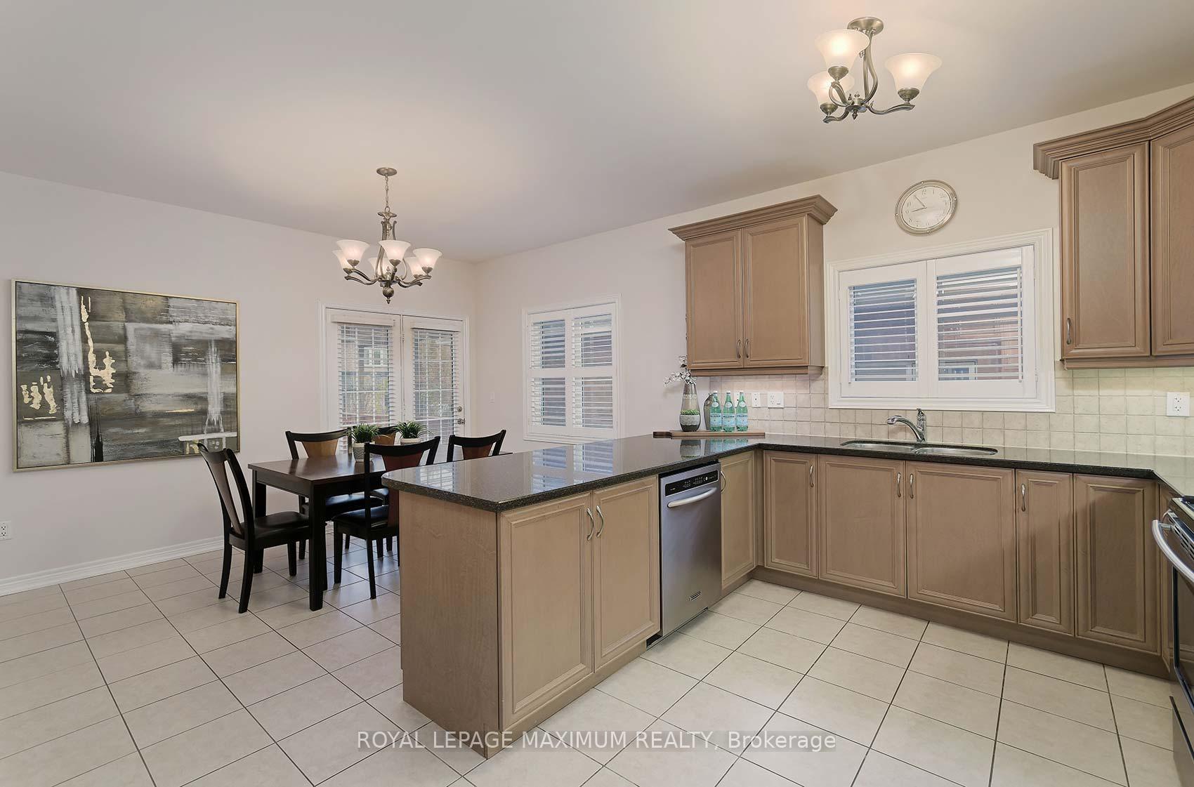 Photo 14 of 212 Ivy Glen Drive, Vaughan, Patterson — HOMEH