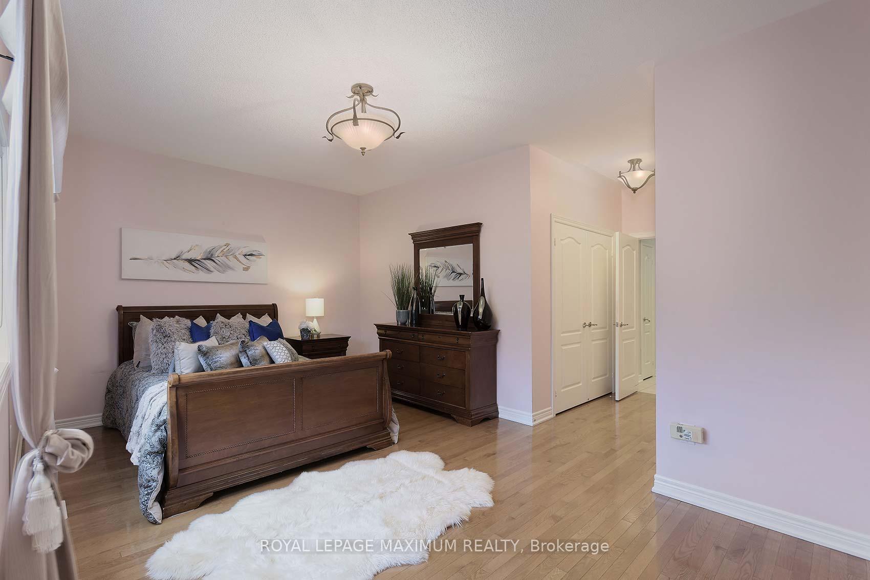 Photo 15 of 212 Ivy Glen Drive, Vaughan, Patterson — HOMEH