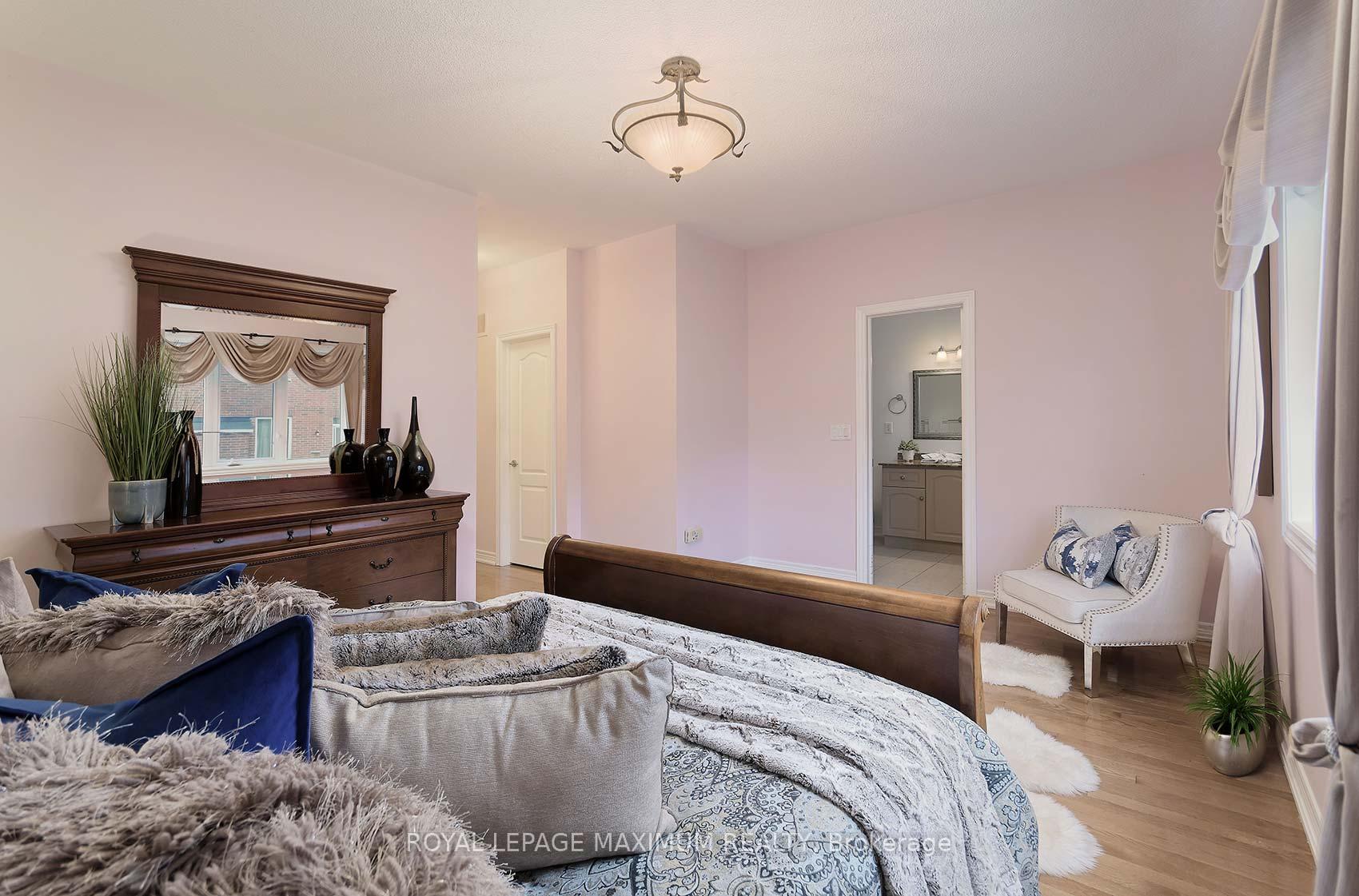 Photo 20 of 212 Ivy Glen Drive, Vaughan, Patterson — HOMEH