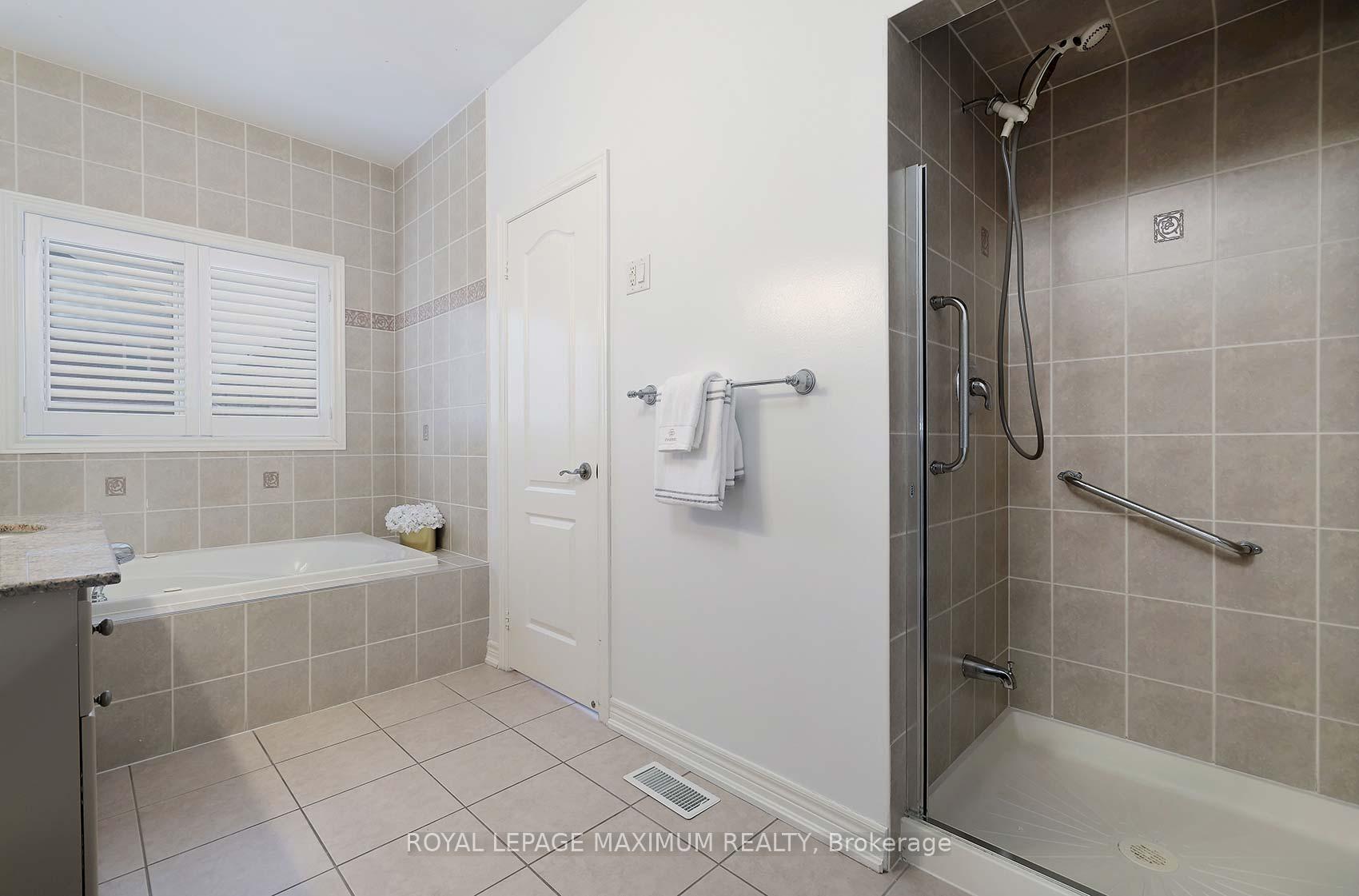 Photo 16 of 212 Ivy Glen Drive, Vaughan, Patterson — HOMEH