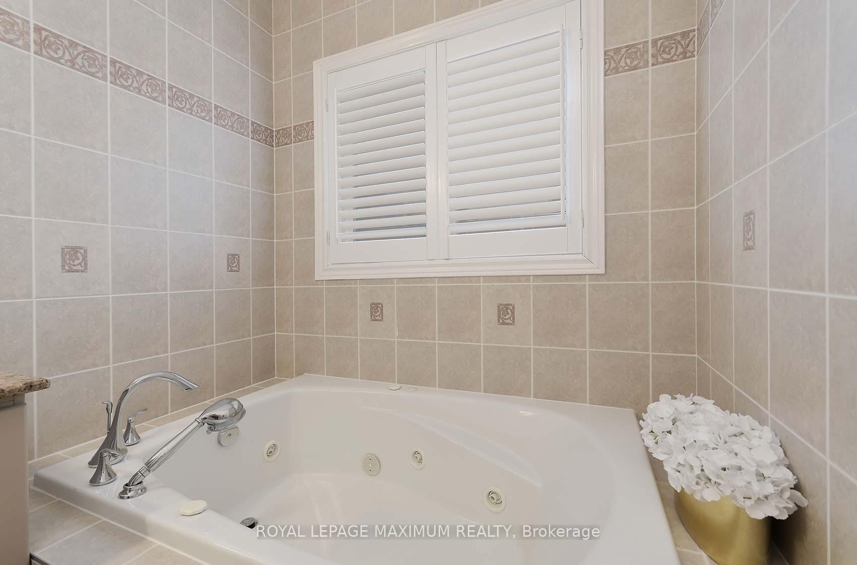 Photo 18 of 212 Ivy Glen Drive, Vaughan, Patterson — HOMEH