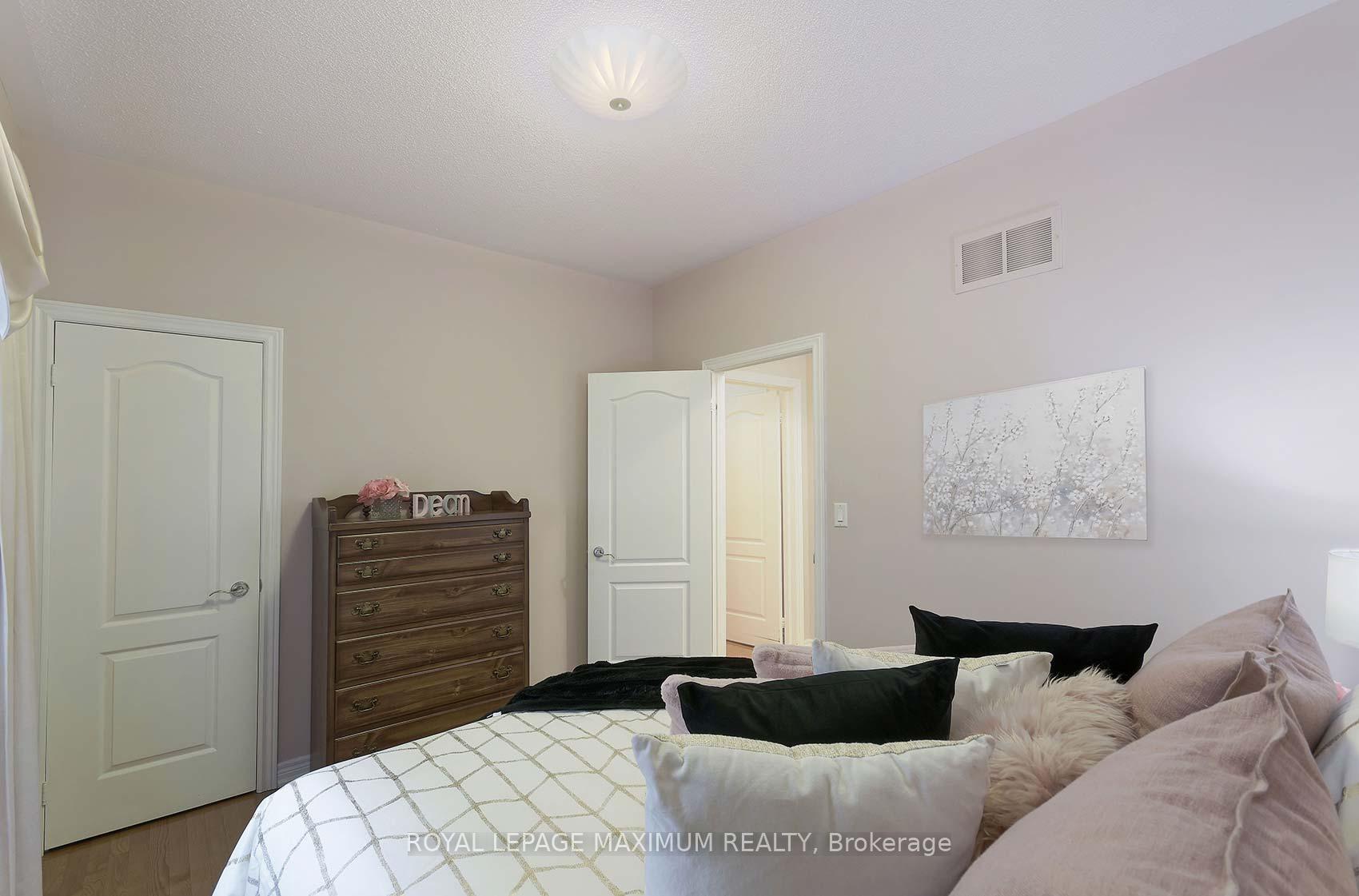 Photo 19 of 212 Ivy Glen Drive, Vaughan, Patterson — HOMEH
