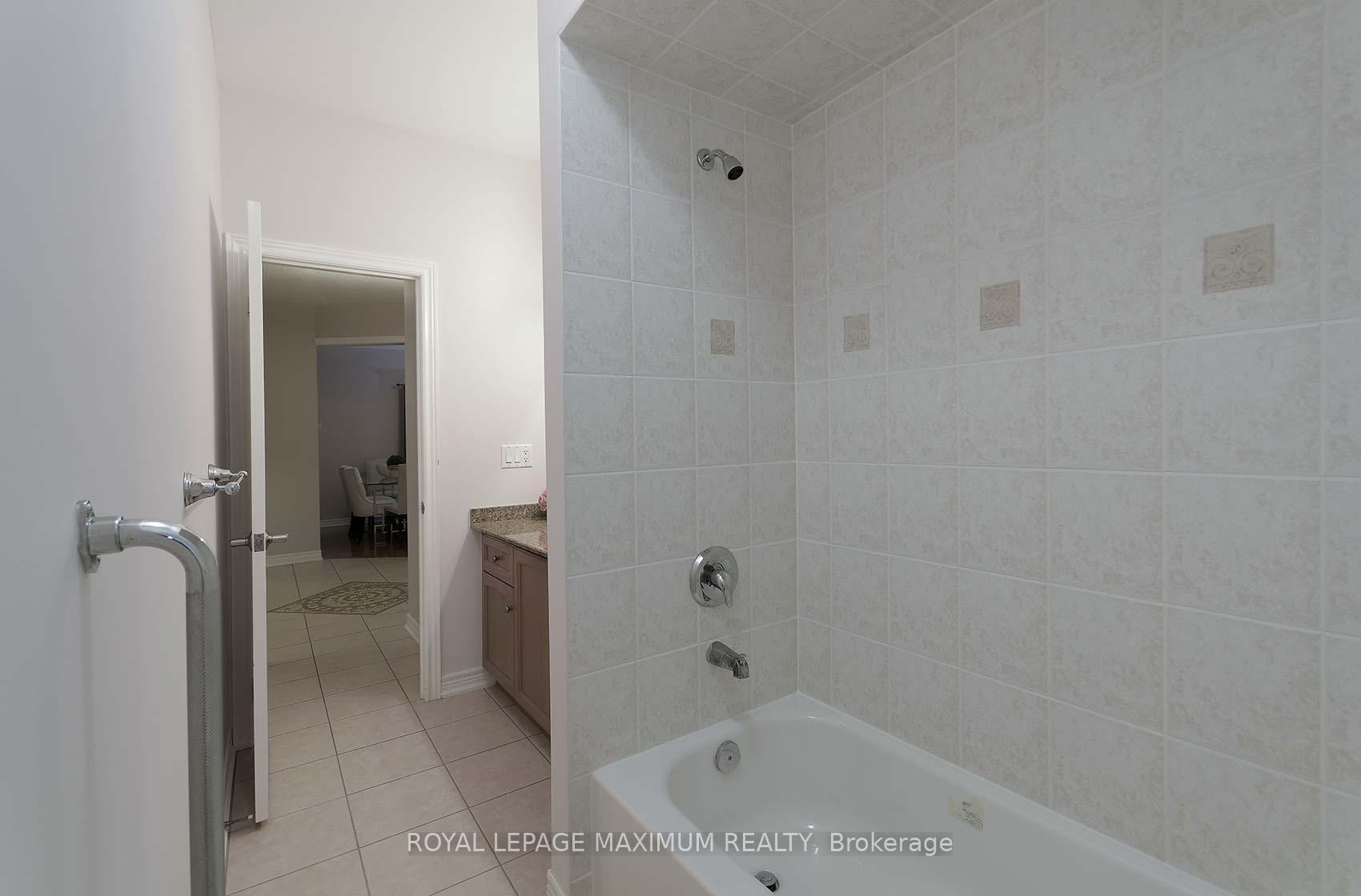 Photo 40 of 212 Ivy Glen Drive, Vaughan, Patterson — HOMEH