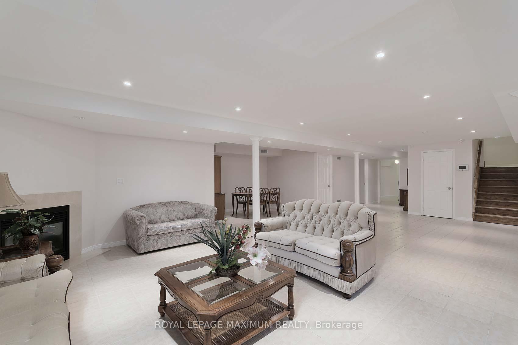 Photo 21 of 212 Ivy Glen Drive, Vaughan, Patterson — HOMEH