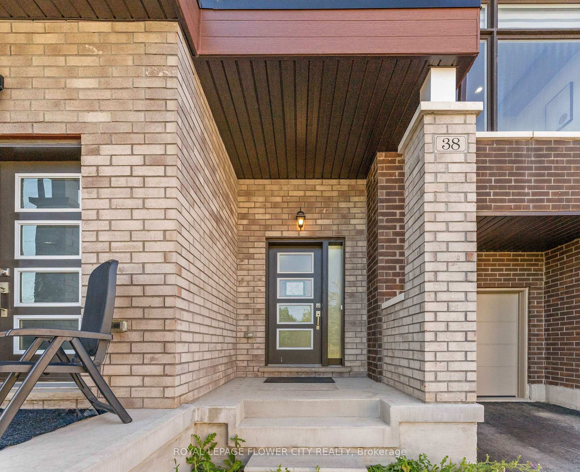 Photo 30 of 38 Queenpost Drive, Brampton, Credit Valley — HOMEH
