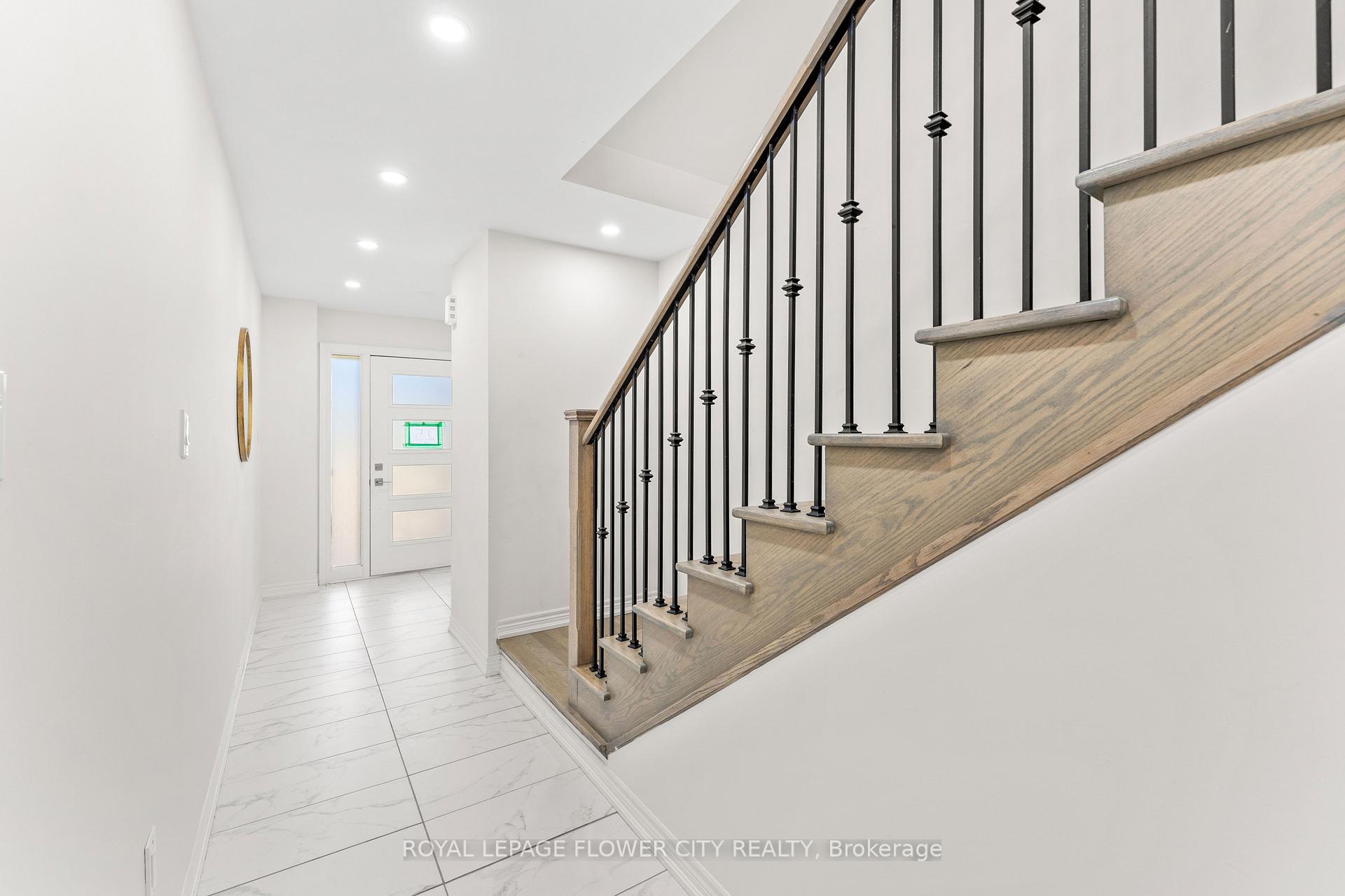 Photo 15 of 38 Queenpost Drive, Brampton, Credit Valley — HOMEH