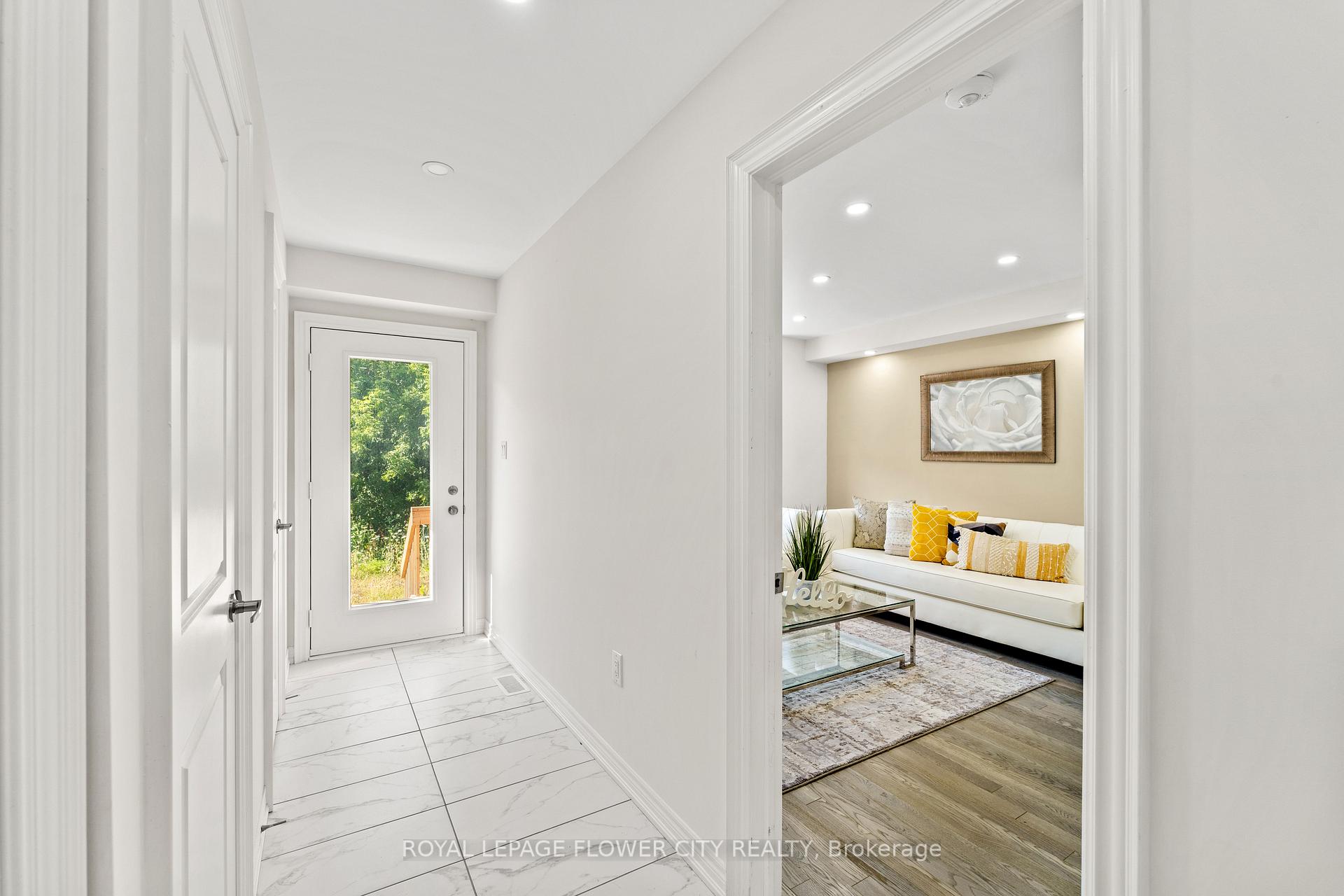 Photo 6 of 38 Queenpost Drive, Brampton, Credit Valley — HOMEH