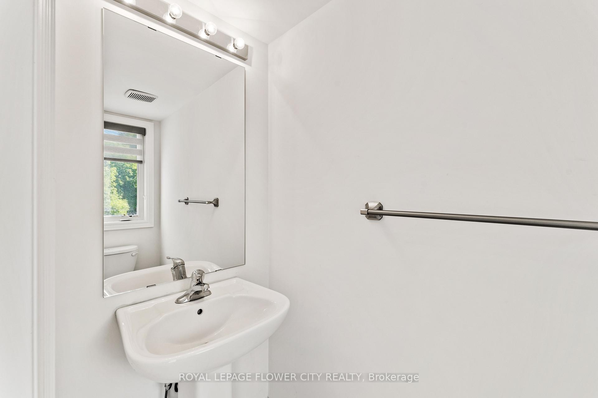 Photo 11 of 38 Queenpost Drive, Brampton, Credit Valley — HOMEH