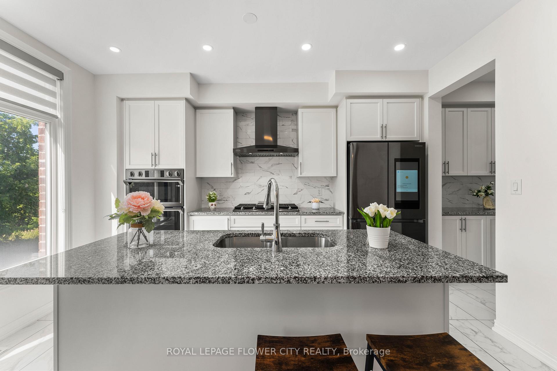 Photo 8 of 38 Queenpost Drive, Brampton, Credit Valley — HOMEH