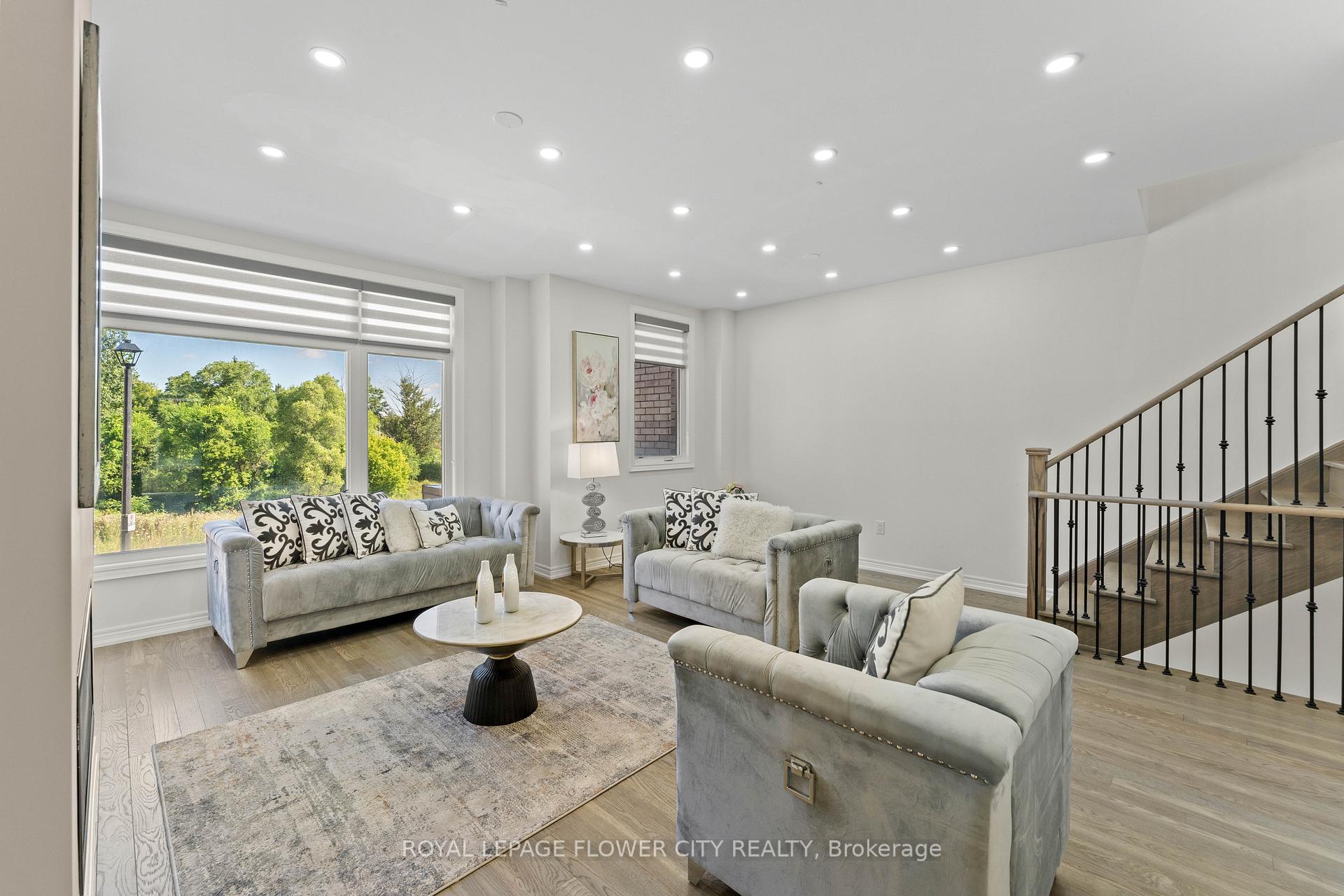 Photo 16 of 38 Queenpost Drive, Brampton, Credit Valley — HOMEH
