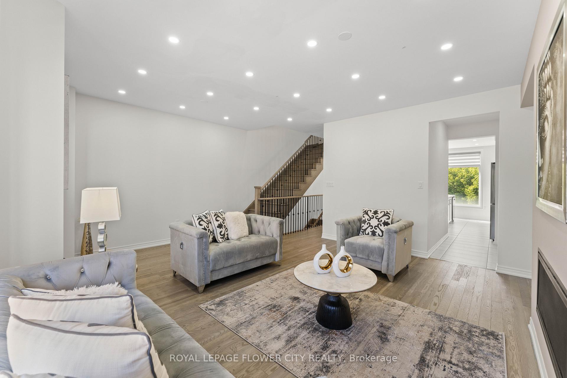 Photo 21 of 38 Queenpost Drive, Brampton, Credit Valley — HOMEH