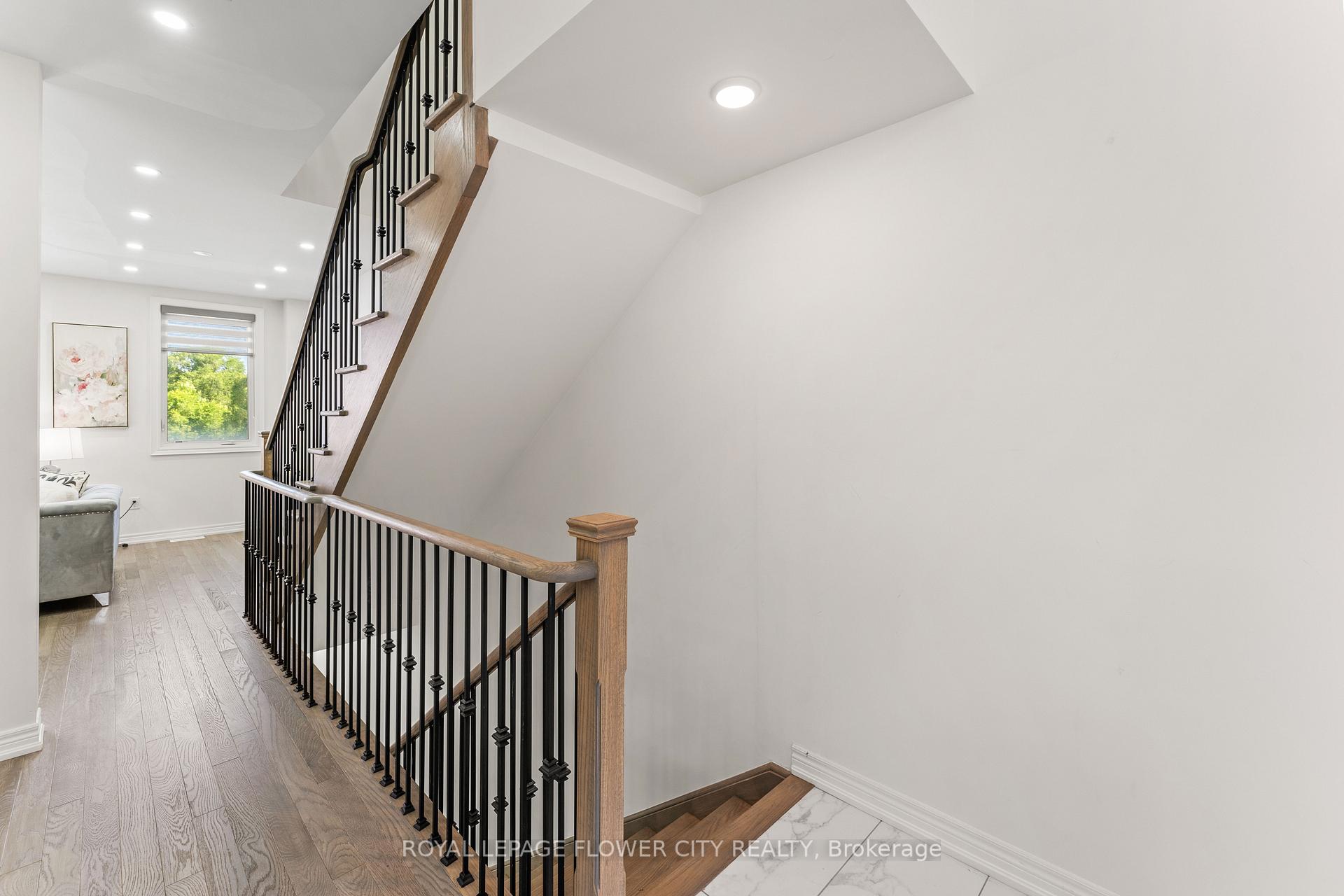 Photo 17 of 38 Queenpost Drive, Brampton, Credit Valley — HOMEH
