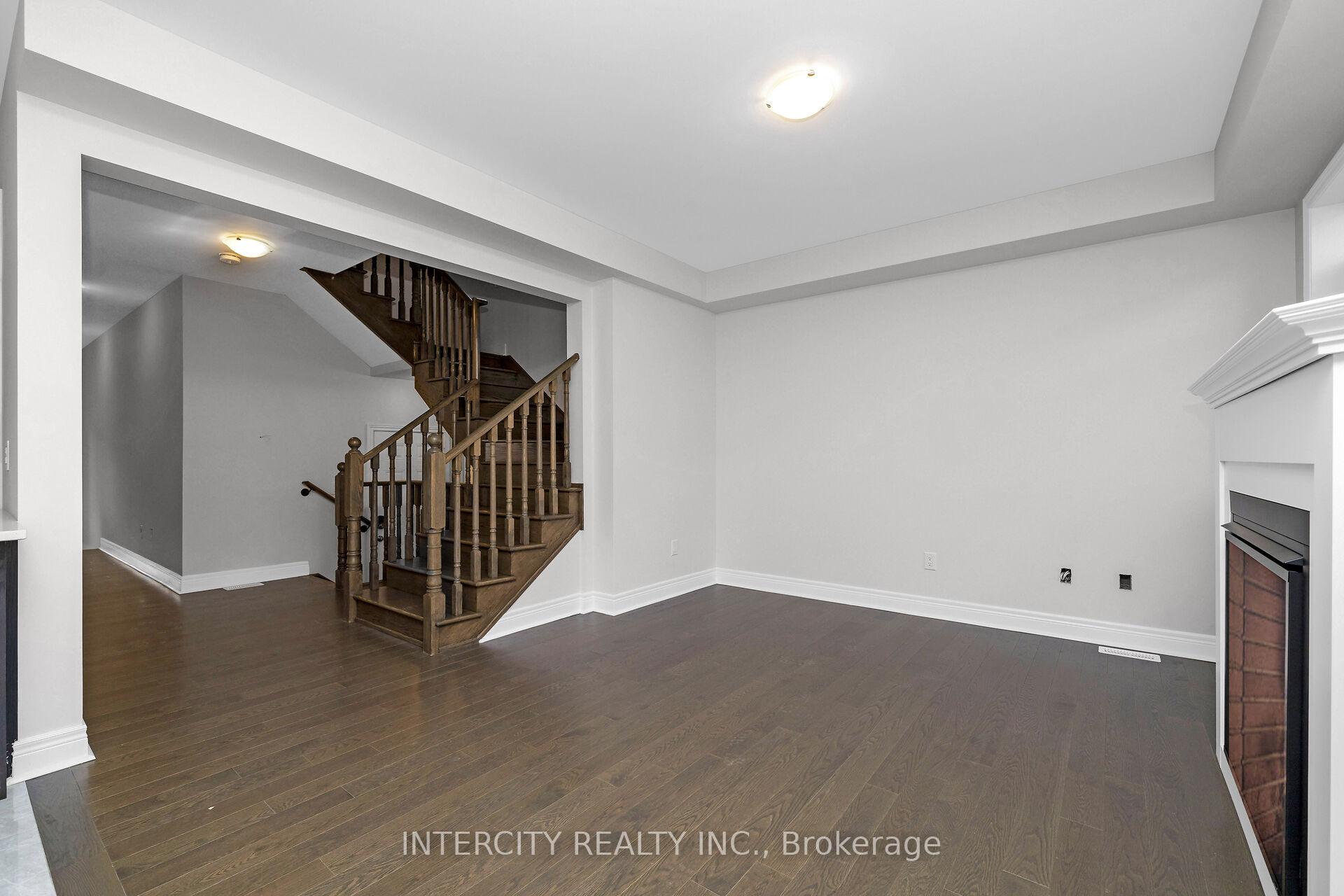 Photo 10 of 75 Claremont Drive, Brampton, Sandringham-Wellington North — HOMEH