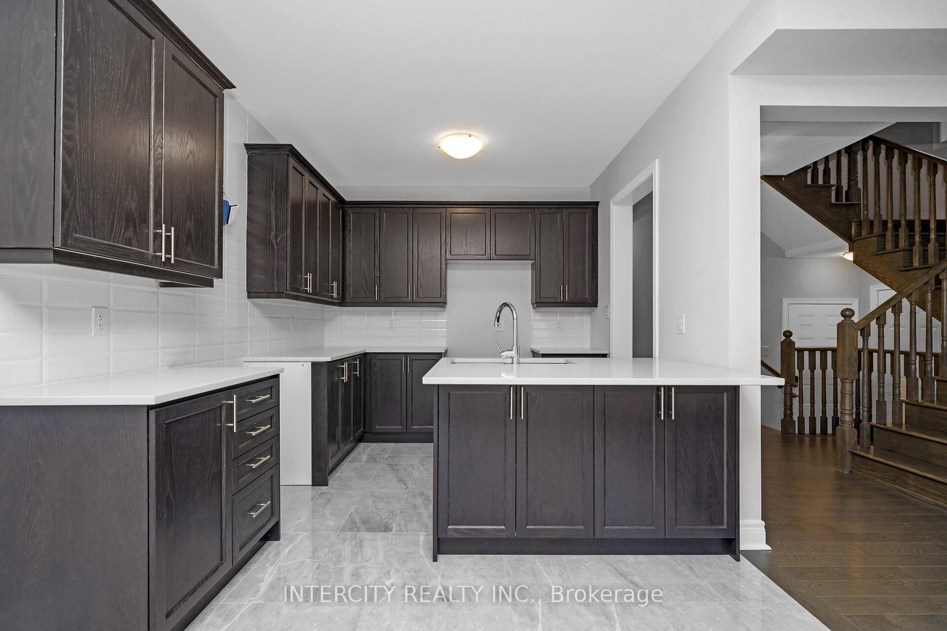 Photo 3 of 75 Claremont Drive, Brampton, Sandringham-Wellington North — HOMEH