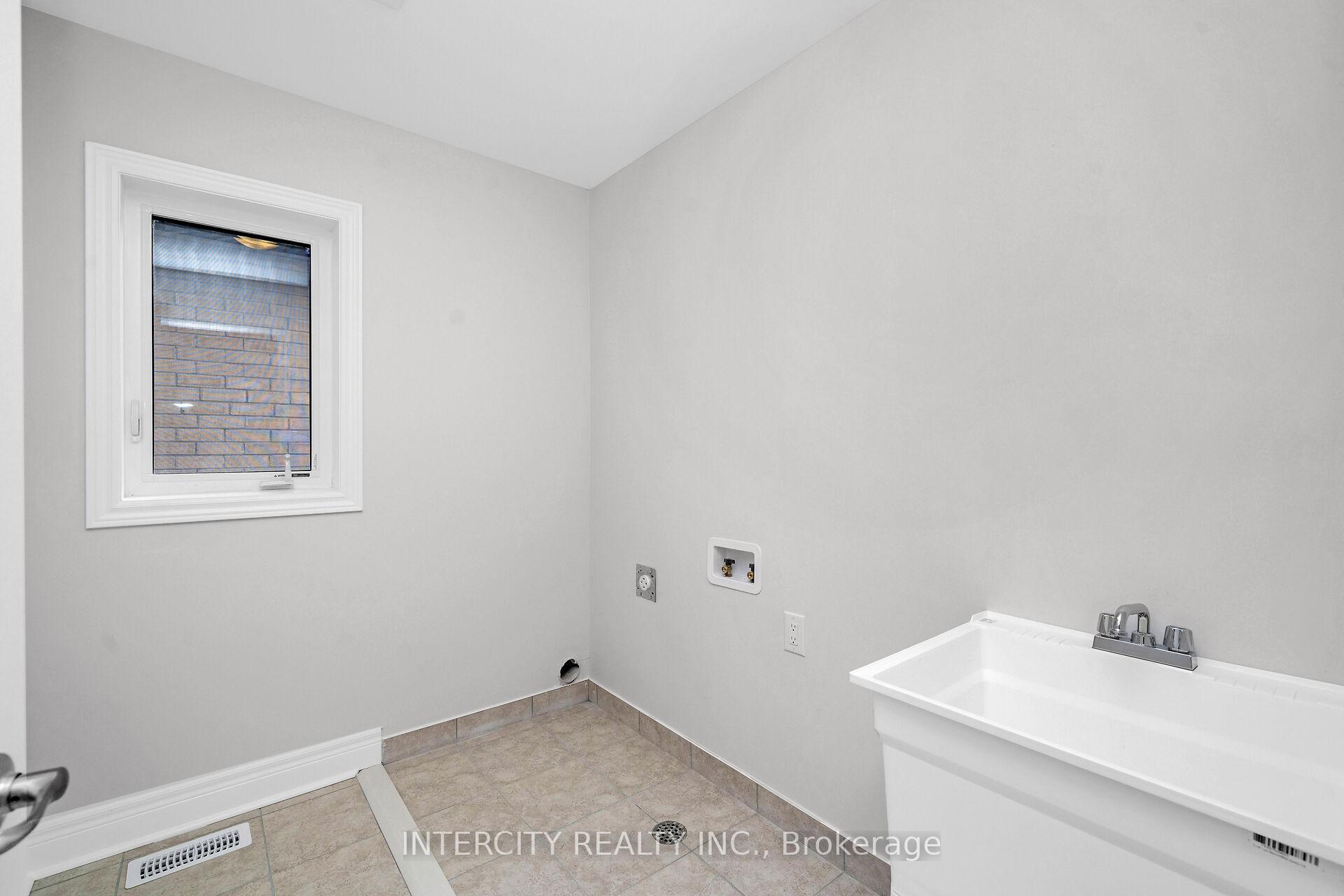 Photo 17 of 75 Claremont Drive, Brampton, Sandringham-Wellington North — HOMEH