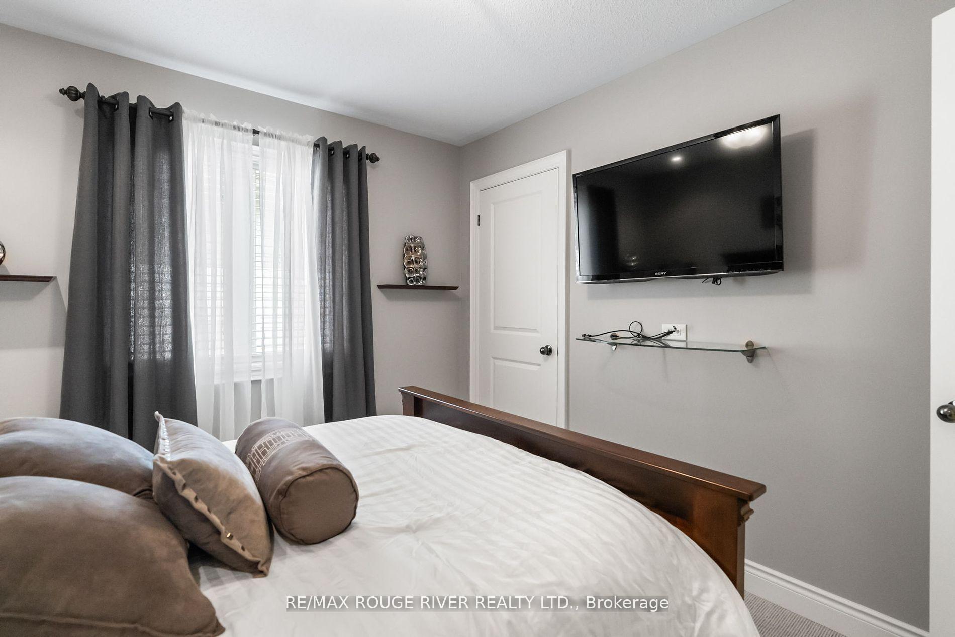 Photo 16 of 6 Buttonshaw Street, Clarington, Bowmanville — HOMEH
