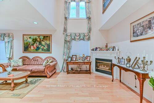 Photo 7 of 22 Lent Crescent, Brampton, Fletcher's West — HOMEH