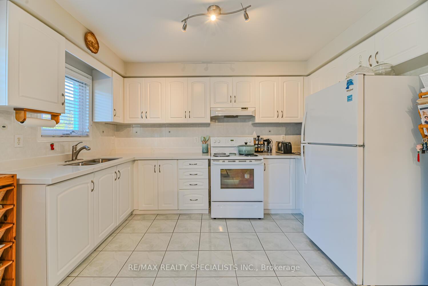 Photo 11 of 22 Lent Crescent, Brampton, Fletcher's West — HOMEH