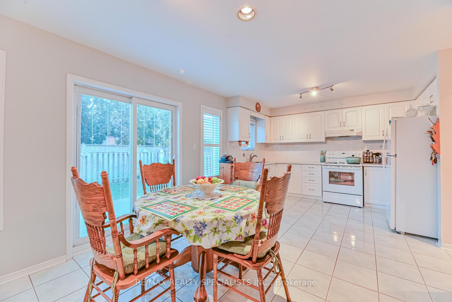 Photo 12 of 22 Lent Crescent, Brampton, Fletcher's West — HOMEH