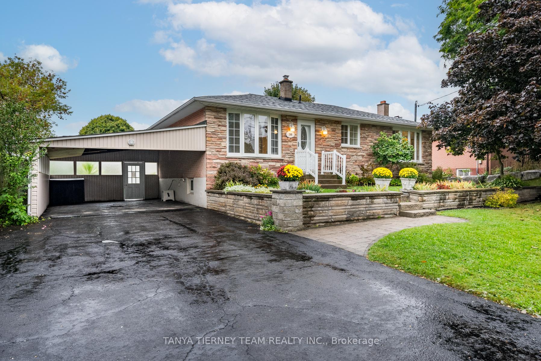 Photo 4 of 30 Ferguson Avenue, Whitby, Brooklin — HOMEH