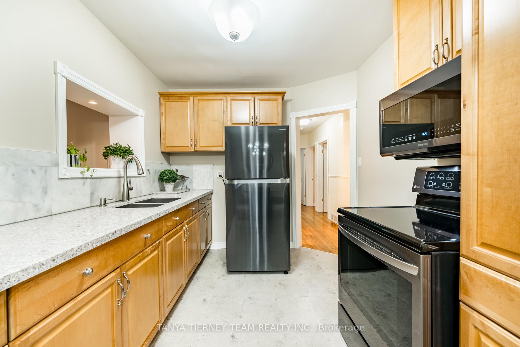 Photo 13 of 30 Ferguson Avenue, Whitby, Brooklin — HOMEH