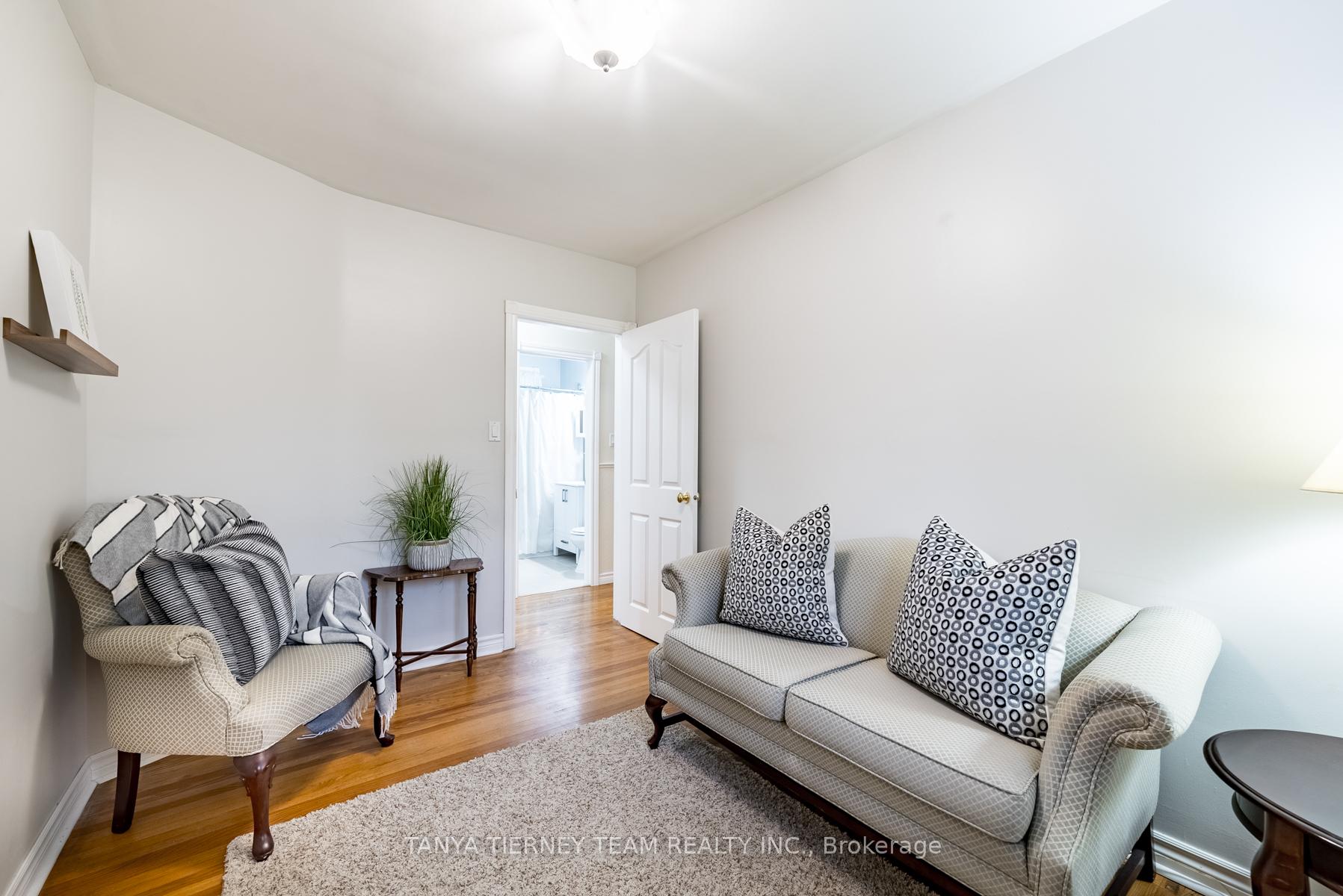 Photo 12 of 30 Ferguson Avenue, Whitby, Brooklin — HOMEH