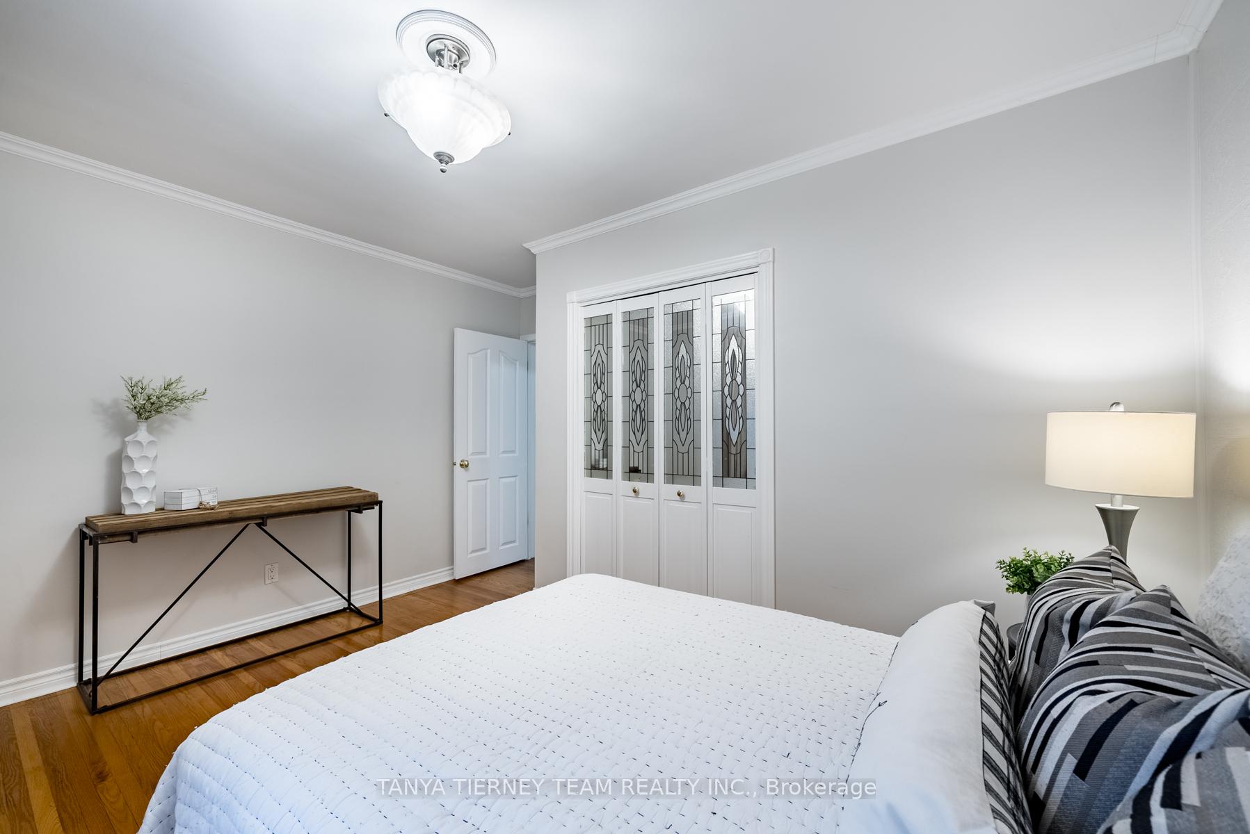 Photo 11 of 30 Ferguson Avenue, Whitby, Brooklin — HOMEH