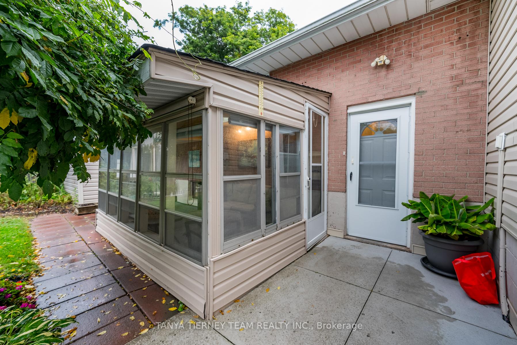 Photo 27 of 30 Ferguson Avenue, Whitby, Brooklin — HOMEH