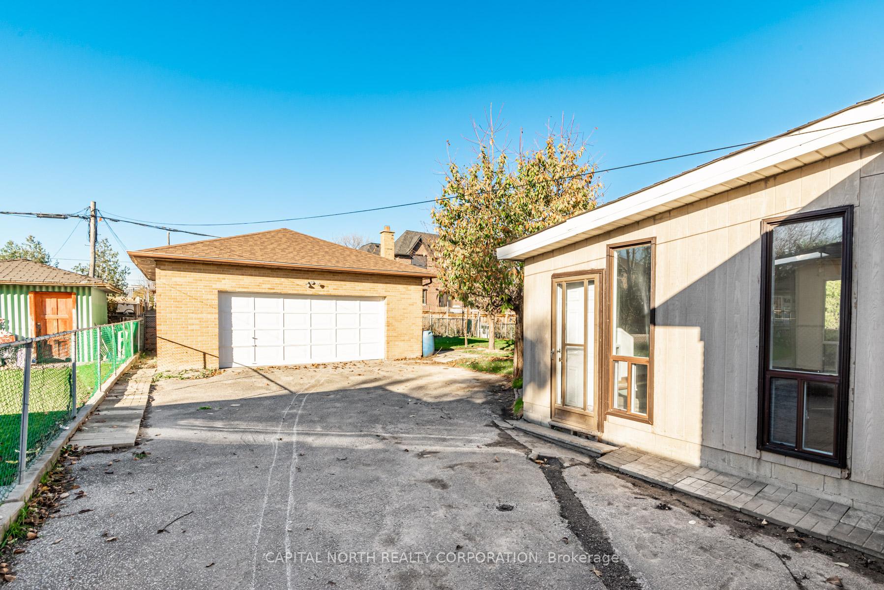 Photo 5 of 154 Ranee Avenue, Toronto, Englemount-Lawrence — HOMEH