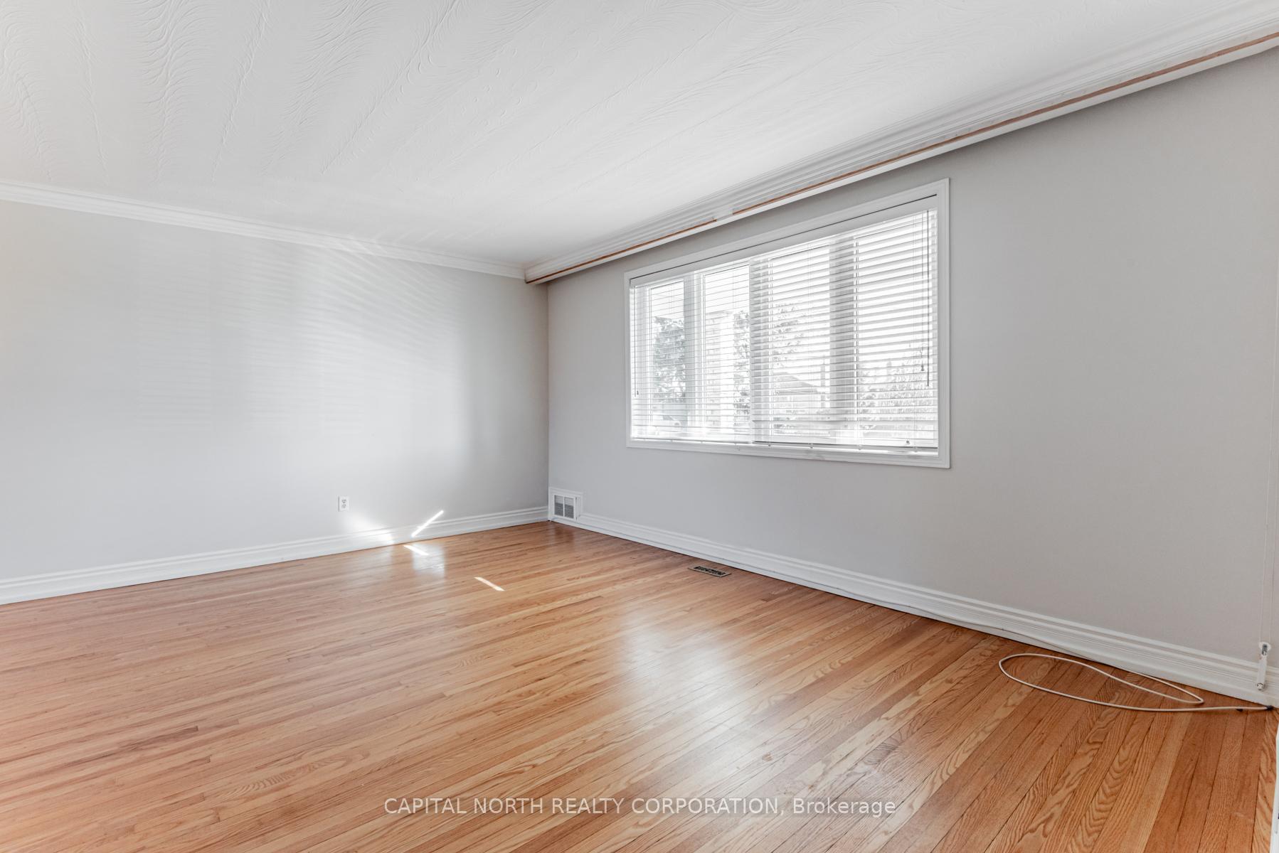 Photo 2 of 154 Ranee Avenue, Toronto, Englemount-Lawrence — HOMEH