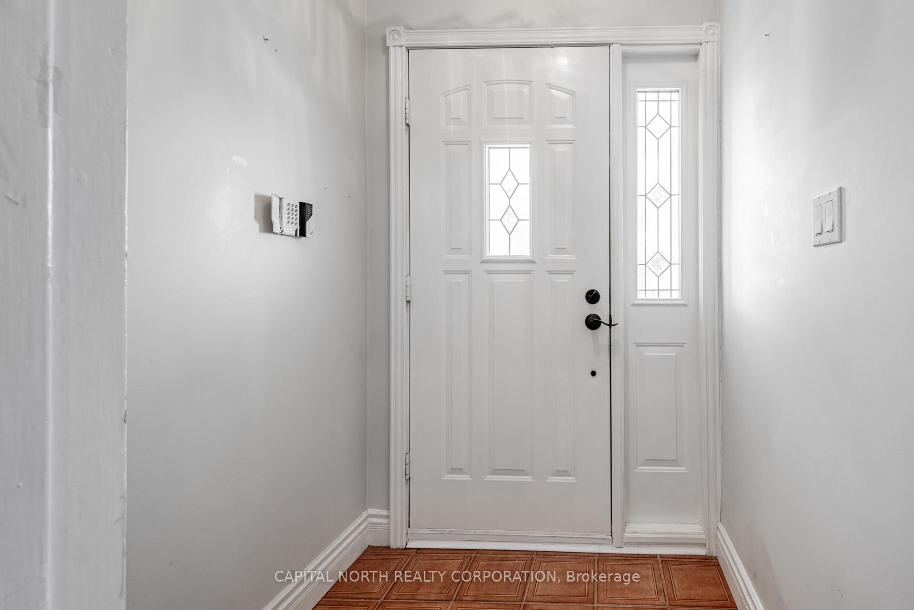 Photo 4 of 154 Ranee Avenue, Toronto, Englemount-Lawrence — HOMEH