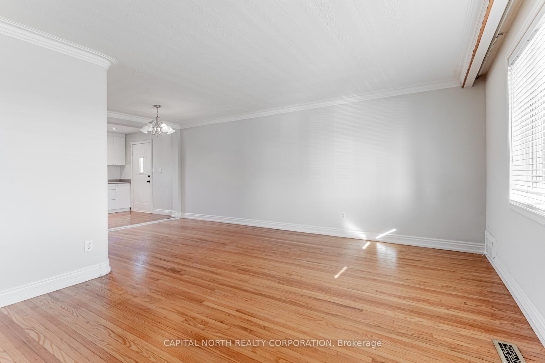 Photo 7 of 154 Ranee Avenue, Toronto, Englemount-Lawrence — HOMEH