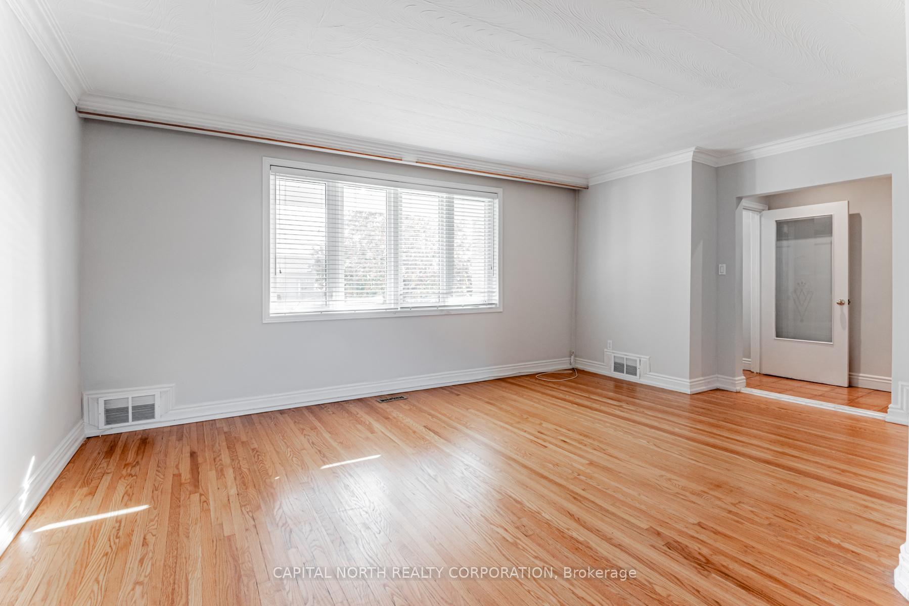 Photo 9 of 154 Ranee Avenue, Toronto, Englemount-Lawrence — HOMEH