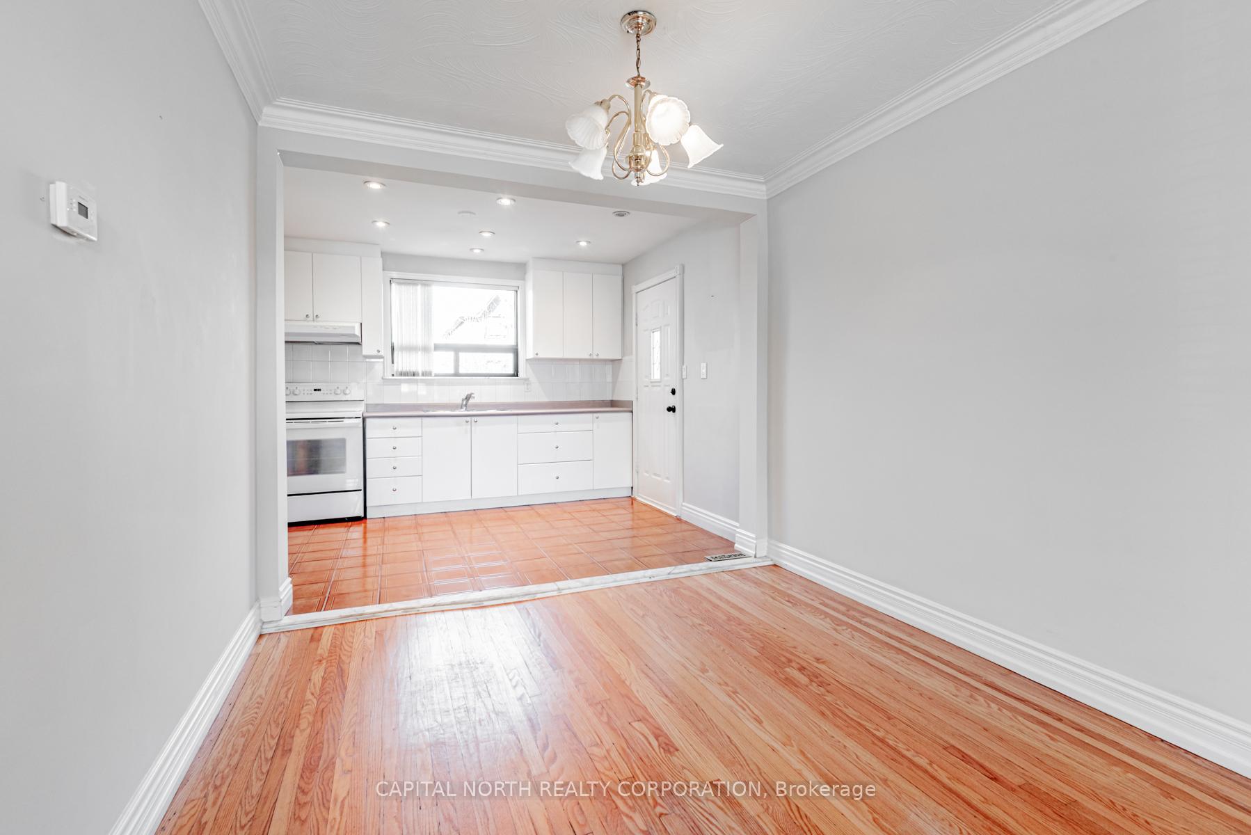 Photo 3 of 154 Ranee Avenue, Toronto, Englemount-Lawrence — HOMEH