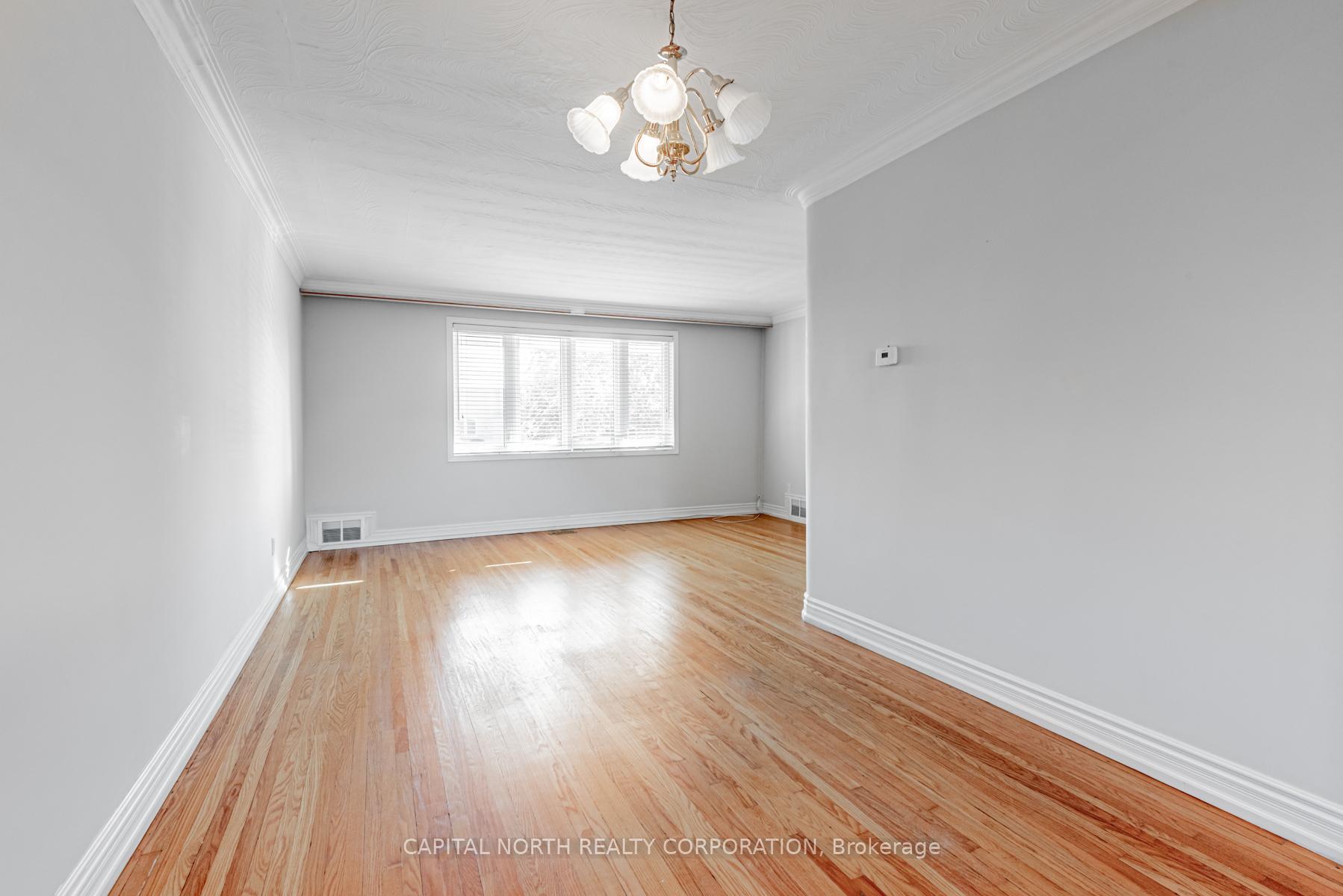 Photo 10 of 154 Ranee Avenue, Toronto, Englemount-Lawrence — HOMEH