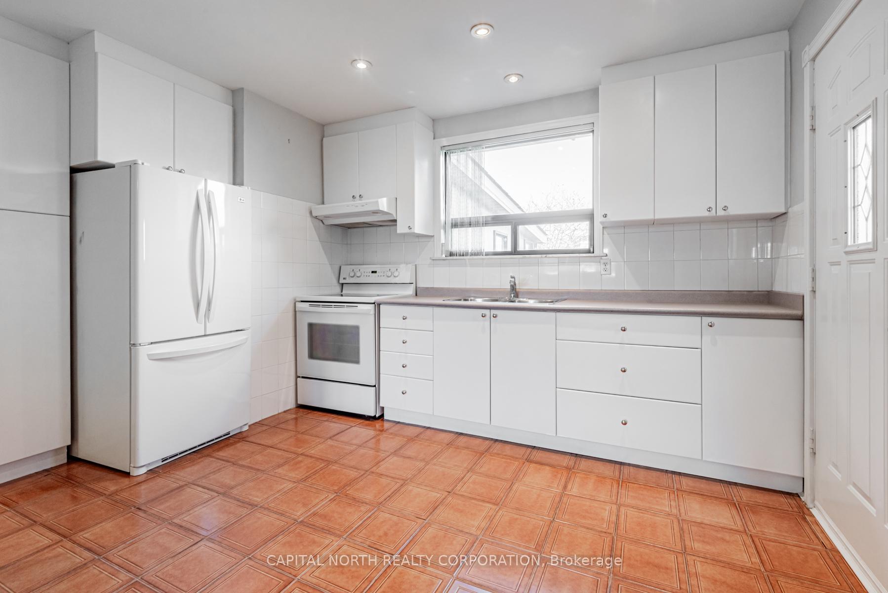 Photo 14 of 154 Ranee Avenue, Toronto, Englemount-Lawrence — HOMEH