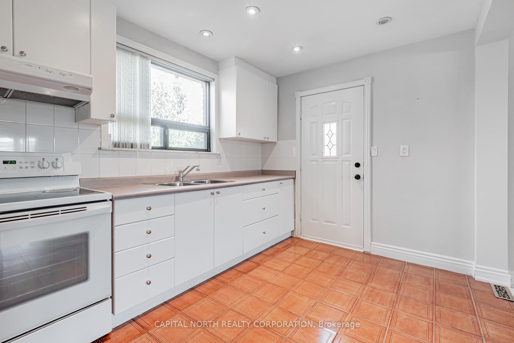 Photo 12 of 154 Ranee Avenue, Toronto, Englemount-Lawrence — HOMEH