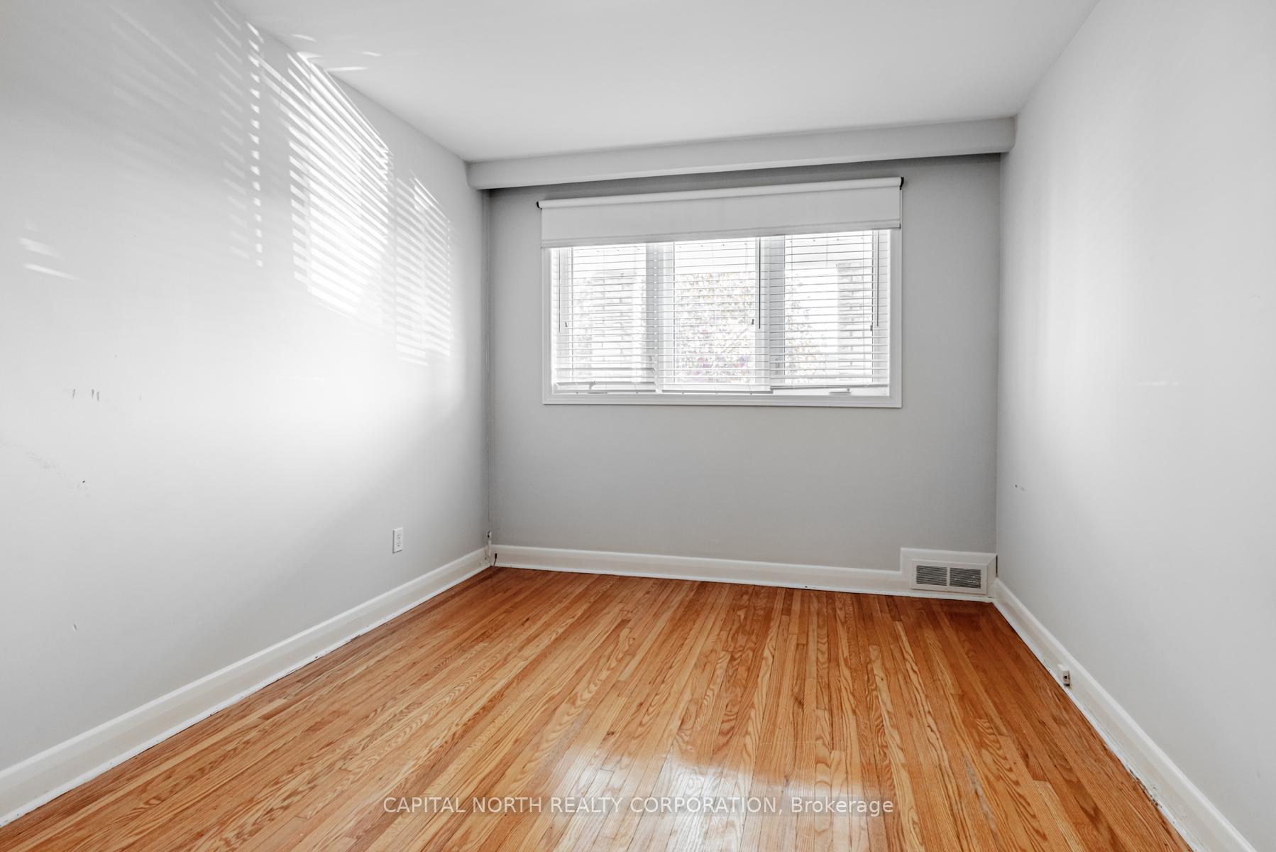 Photo 20 of 154 Ranee Avenue, Toronto, Englemount-Lawrence — HOMEH