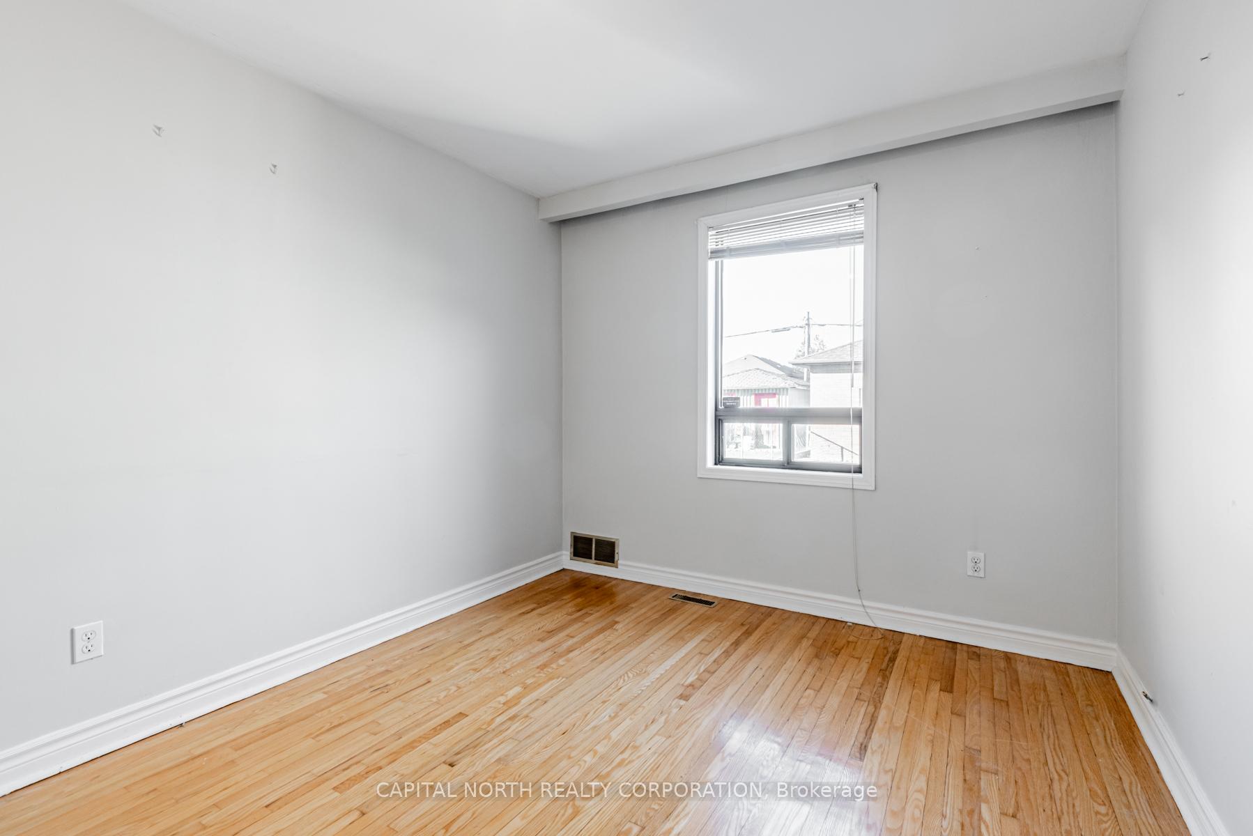 Photo 22 of 154 Ranee Avenue, Toronto, Englemount-Lawrence — HOMEH