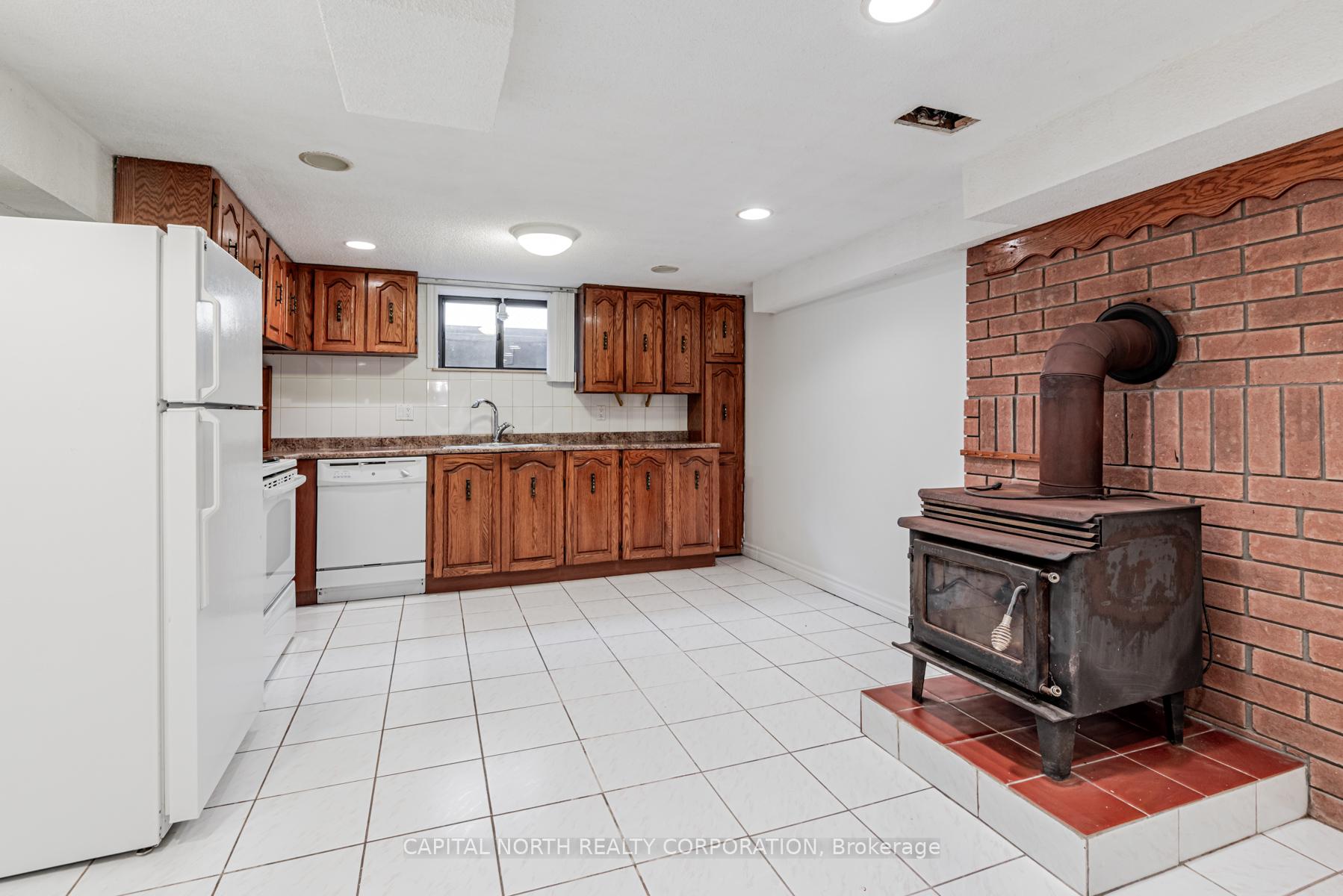 Photo 23 of 154 Ranee Avenue, Toronto, Englemount-Lawrence — HOMEH