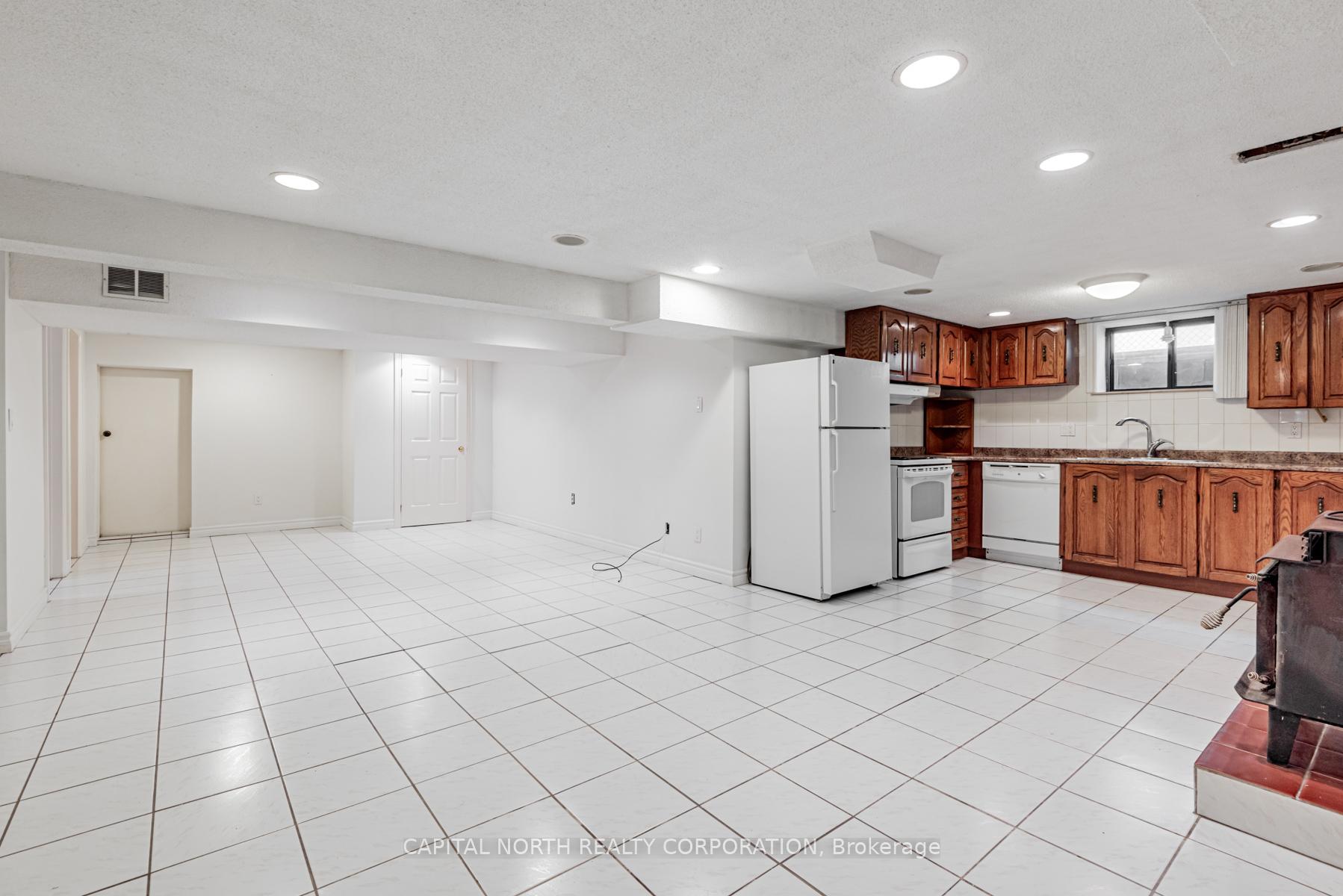 Photo 19 of 154 Ranee Avenue, Toronto, Englemount-Lawrence — HOMEH